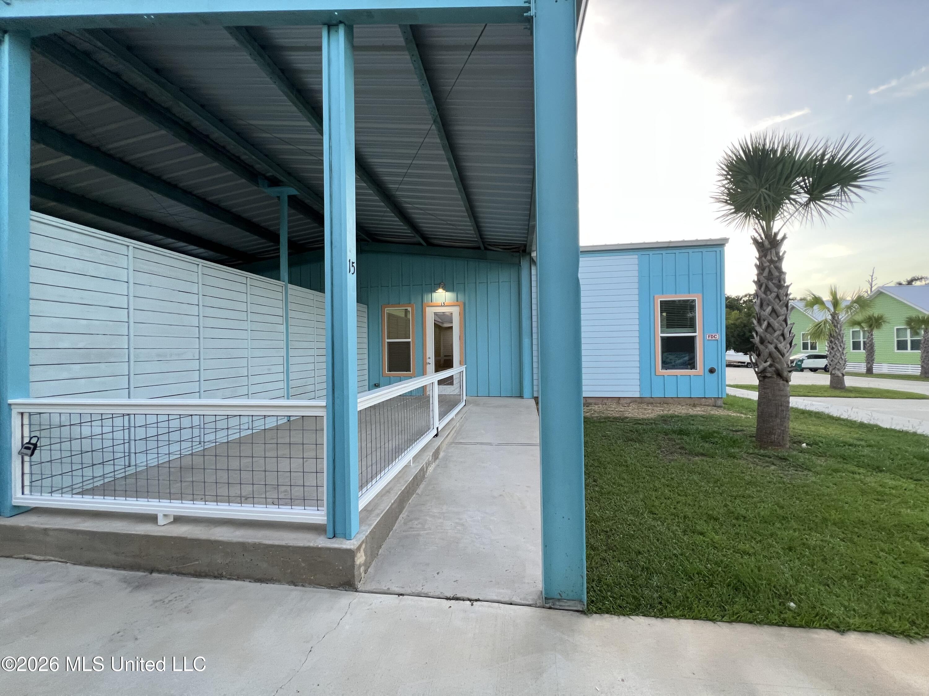 300 Seminary Drive Property Photo 18