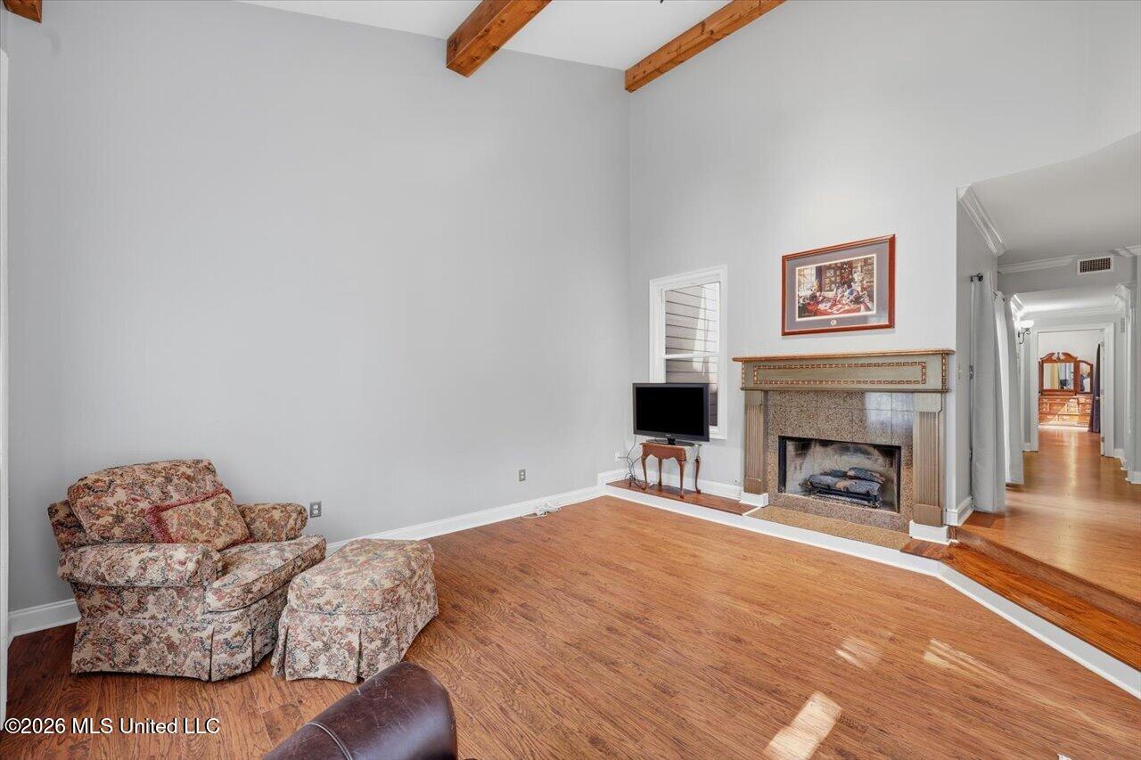 1540 Lakeside Drive Property Photo 8