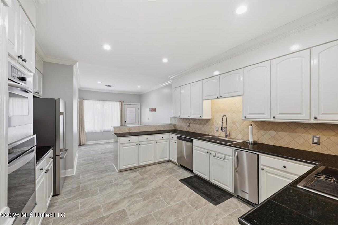 1540 Lakeside Drive Property Photo 11