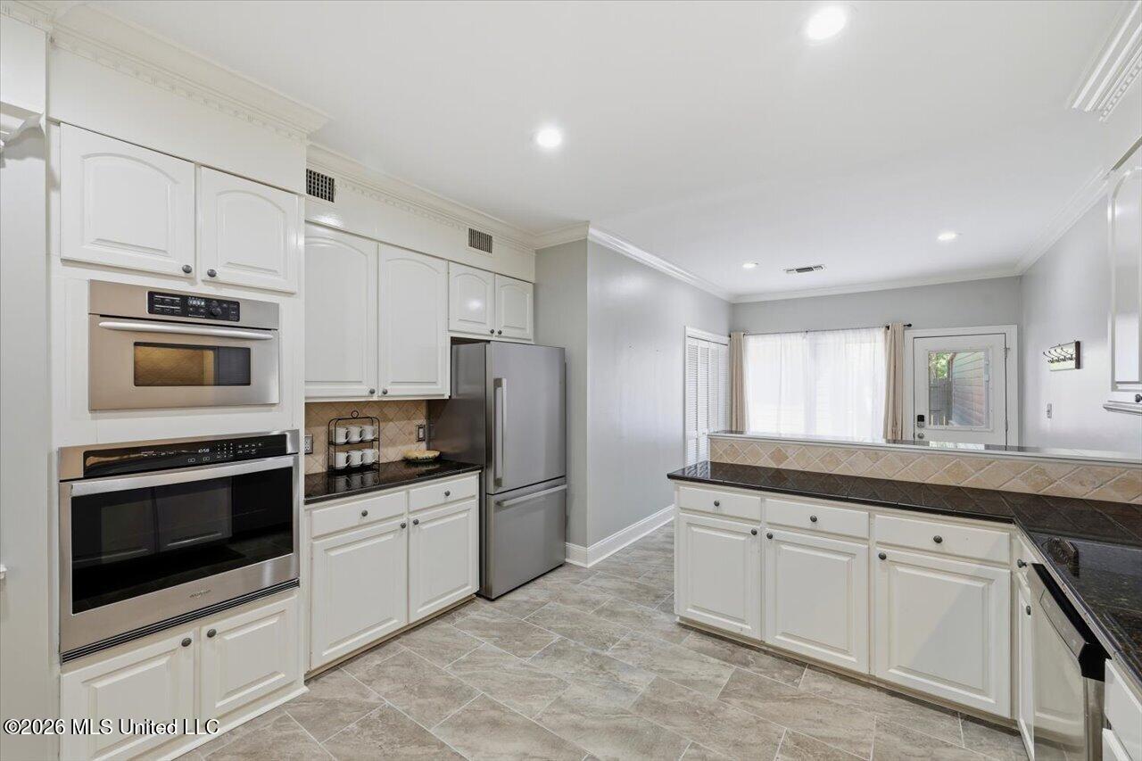 1540 Lakeside Drive Property Photo 12