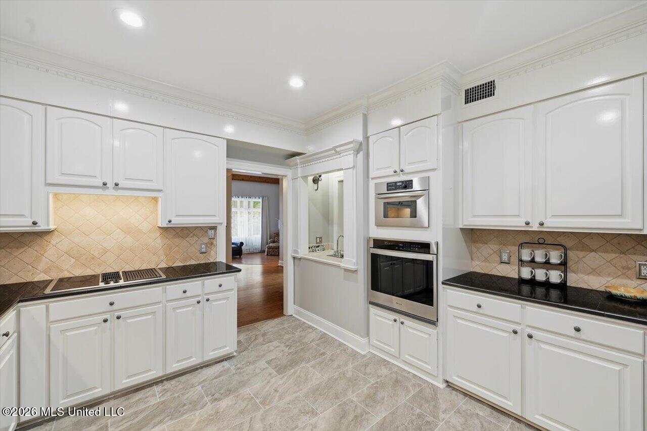 1540 Lakeside Drive Property Photo 13