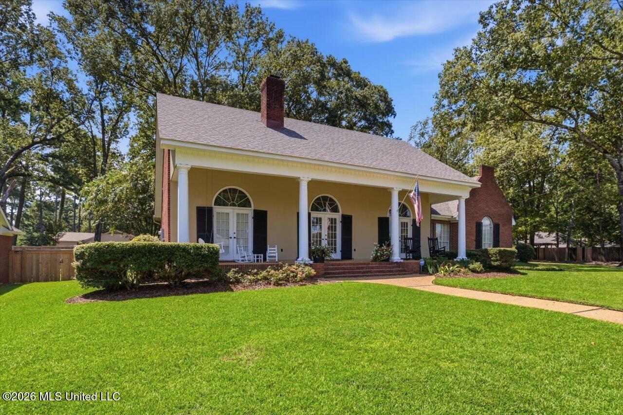282 Woodrun Drive Property Photo 2