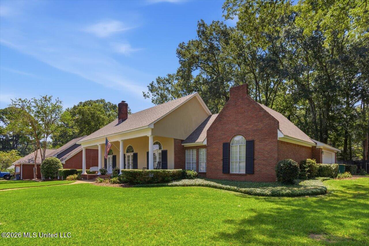 282 Woodrun Drive Property Photo 3