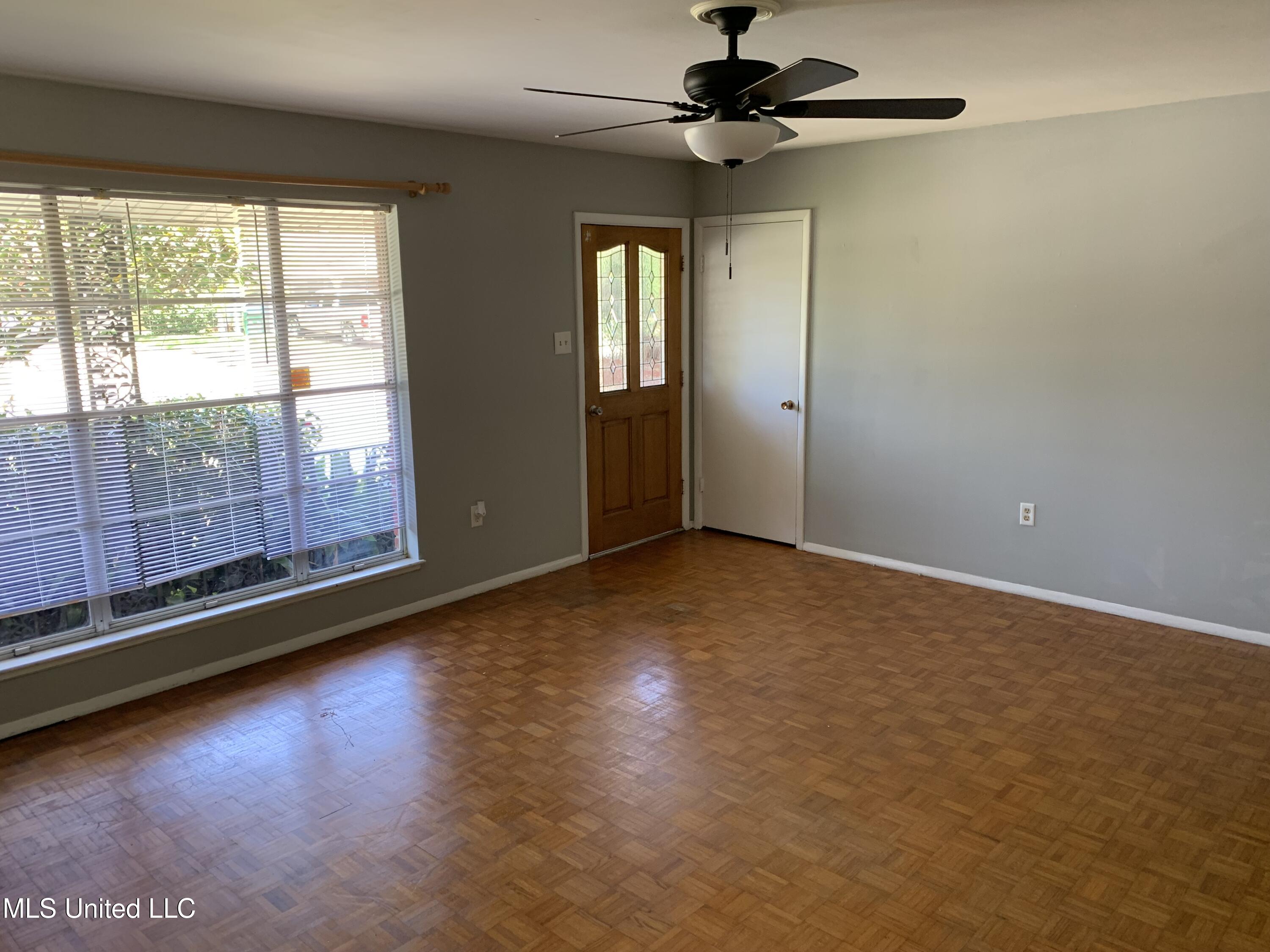 2504 Middlecoff Drive Property Photo 2