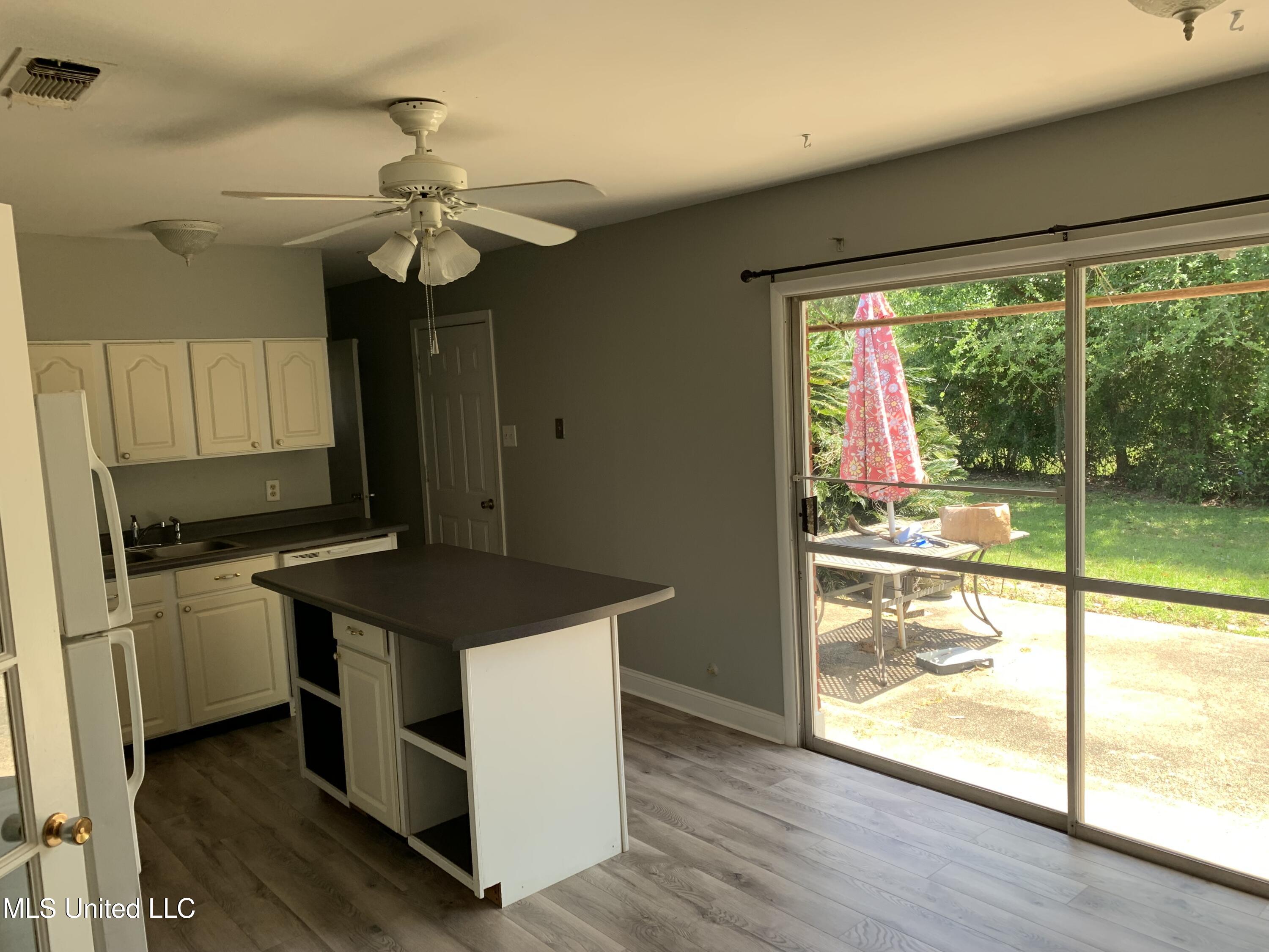 2504 Middlecoff Drive Property Photo 5