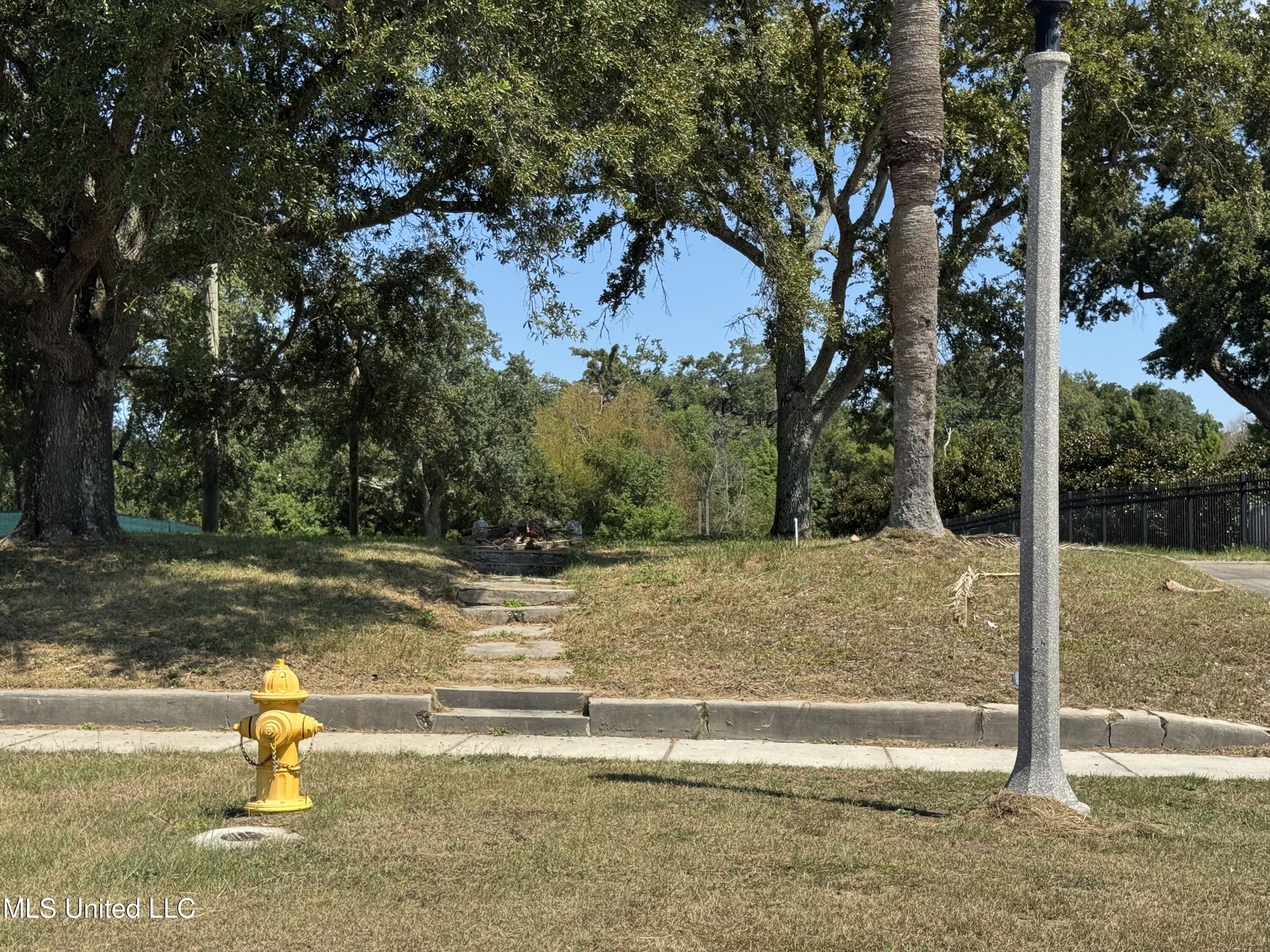 1086 Beach Boulevard Property Photo 2
