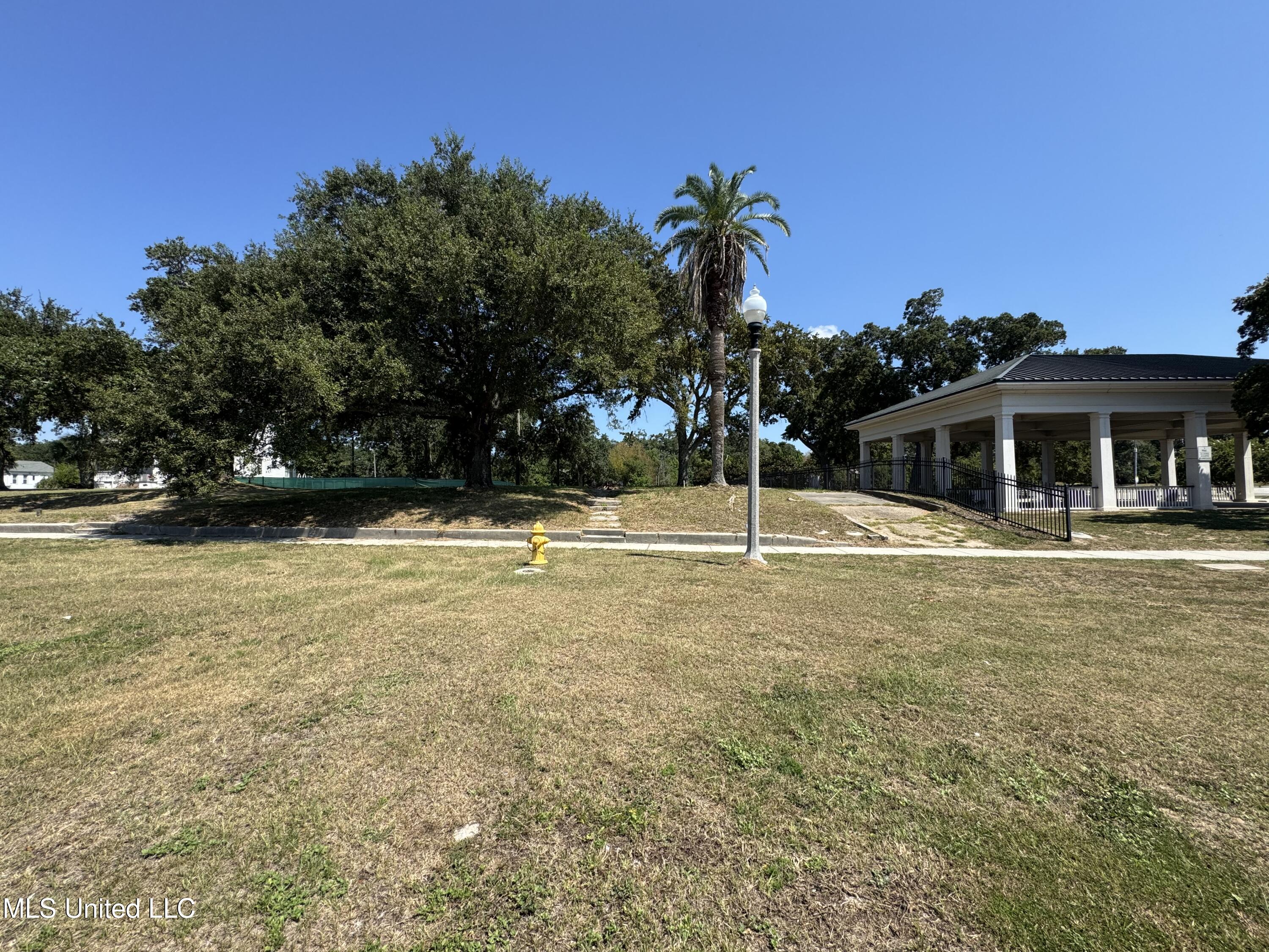 1086 Beach Boulevard Property Photo 4