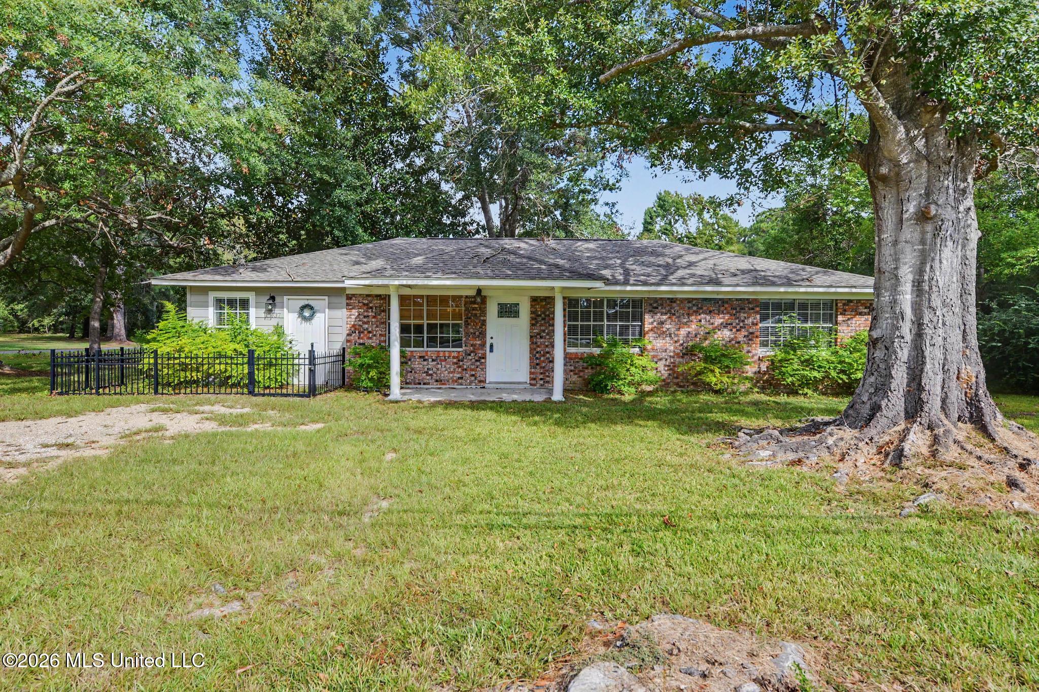 13637 Highway 613 Property Photo 1