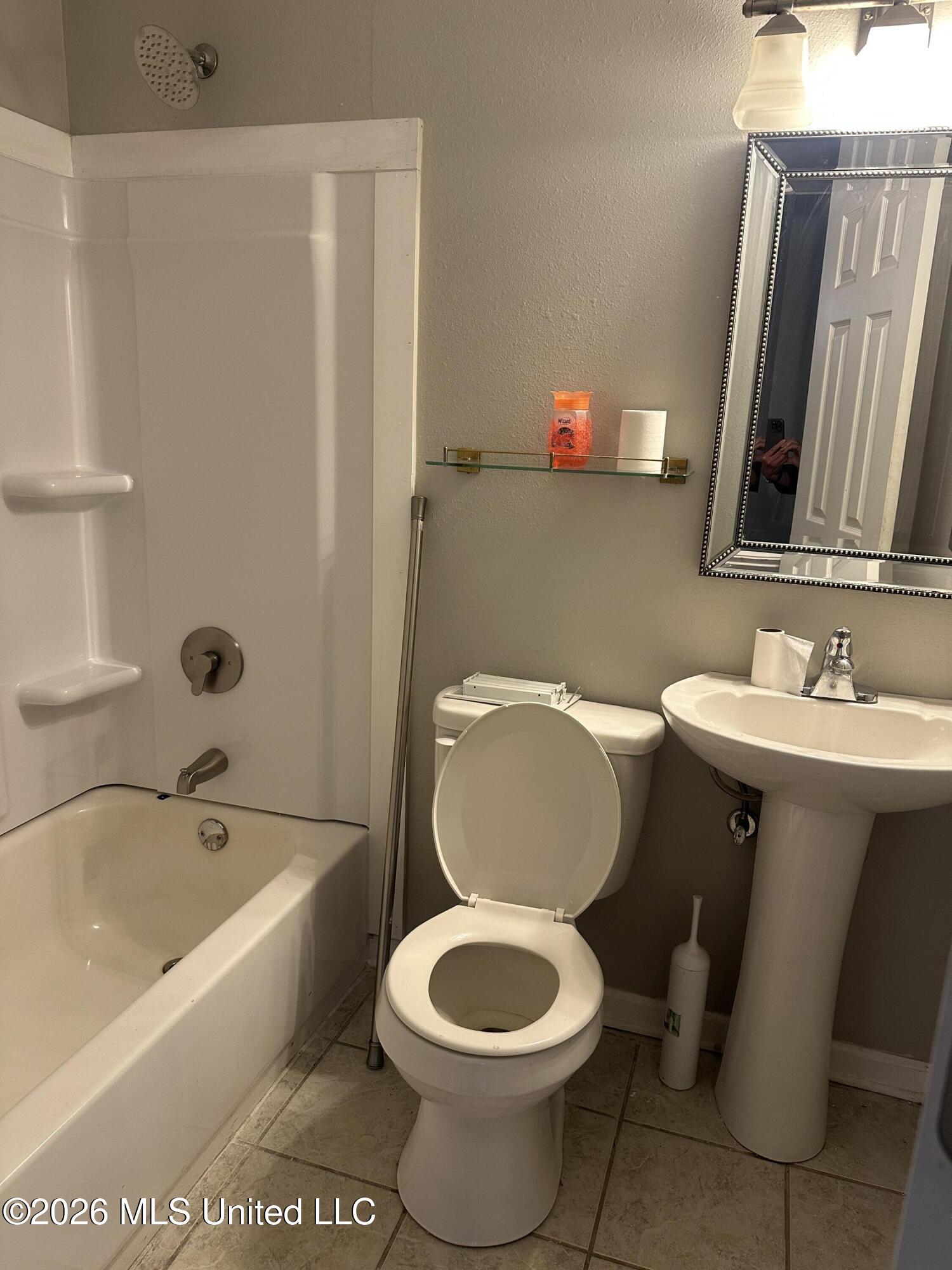 13637 Highway 613 Property Photo 8