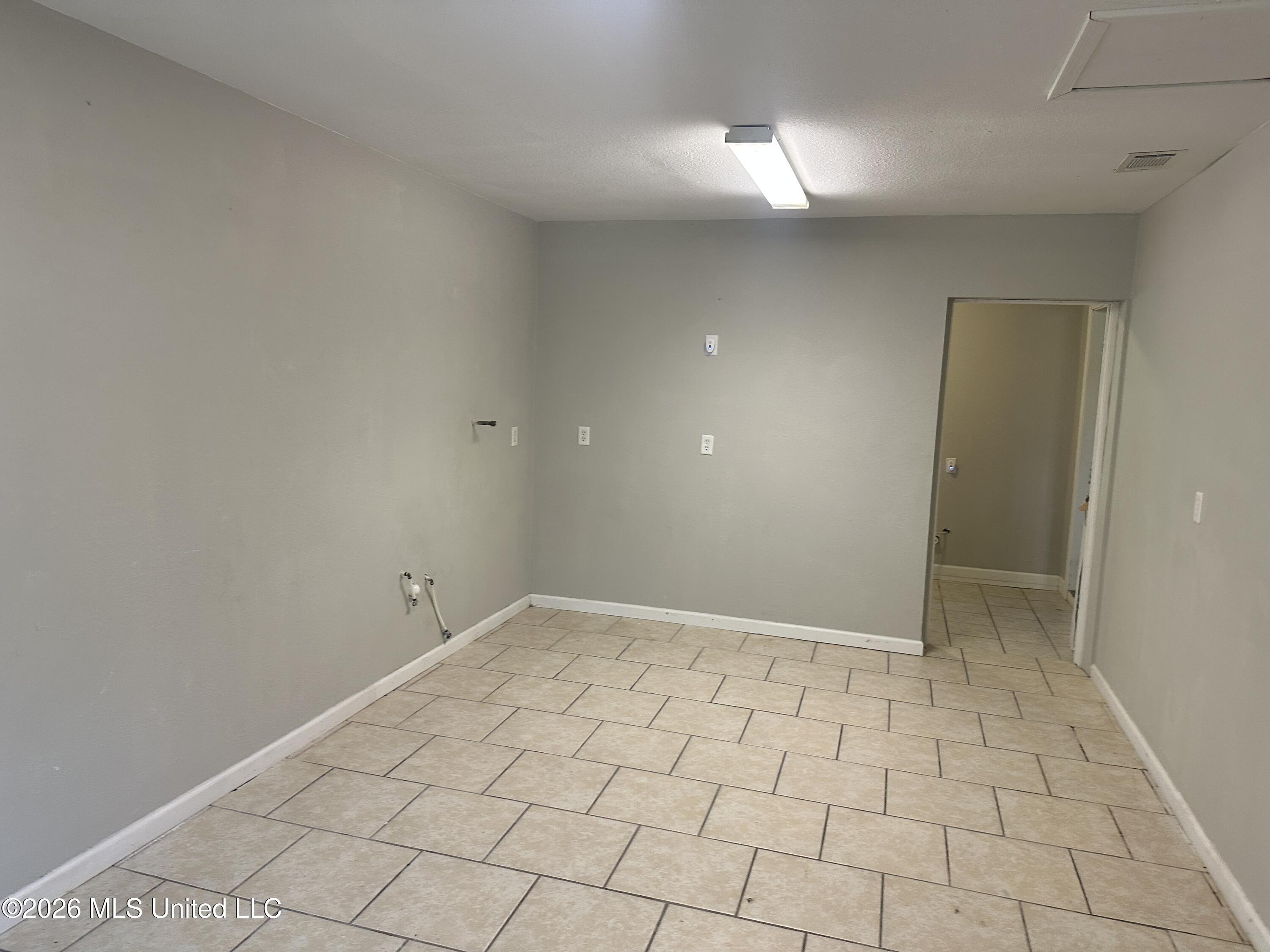 13637 Highway 613 Property Photo 10