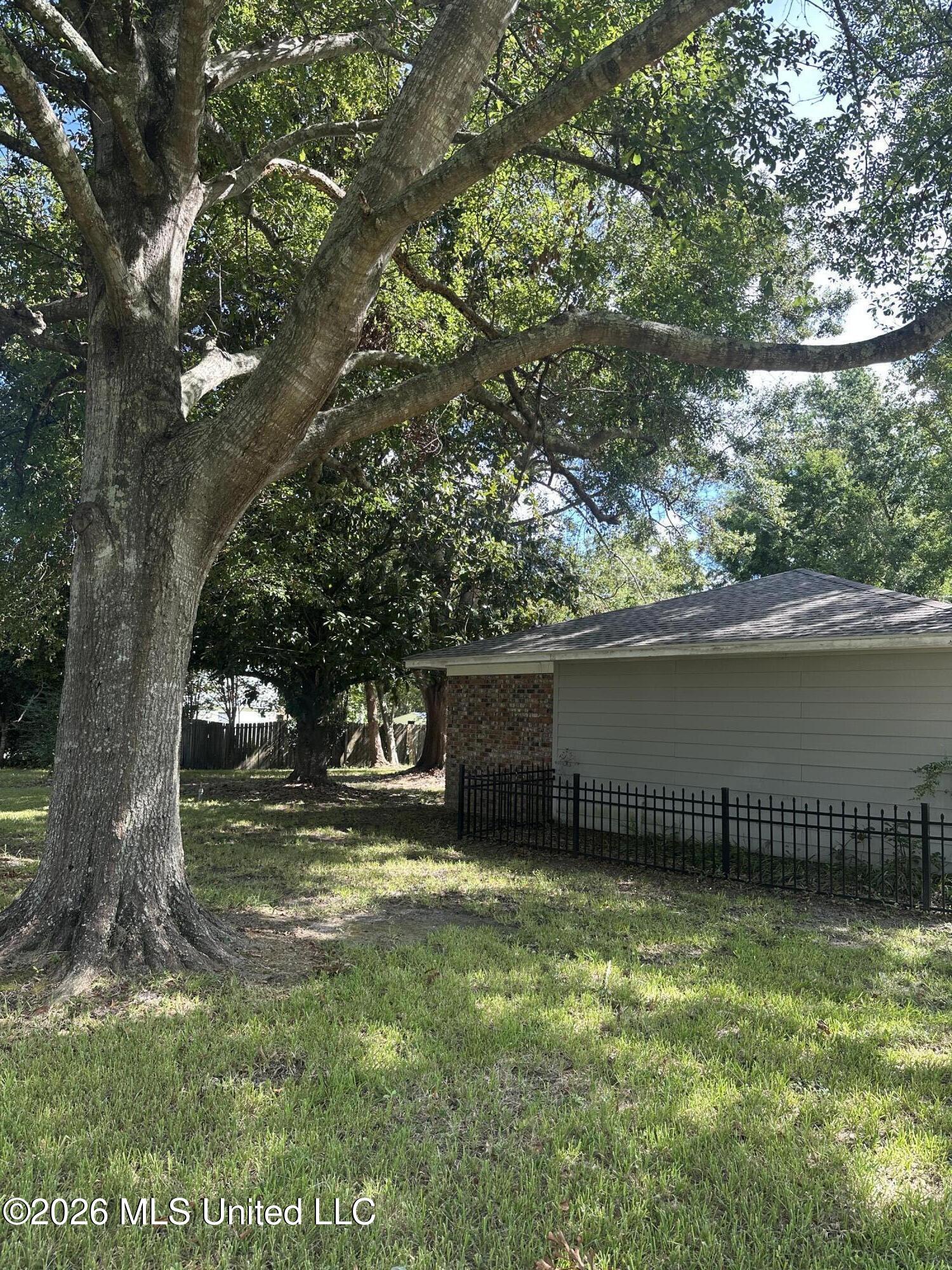 13637 Highway 613 Property Photo 14