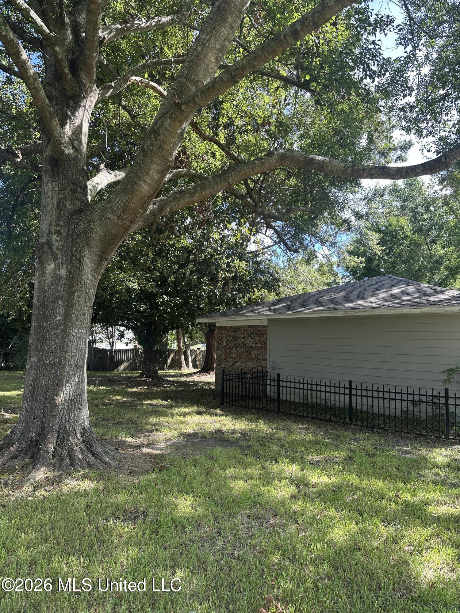 13637 Highway 613 Property Photo 17