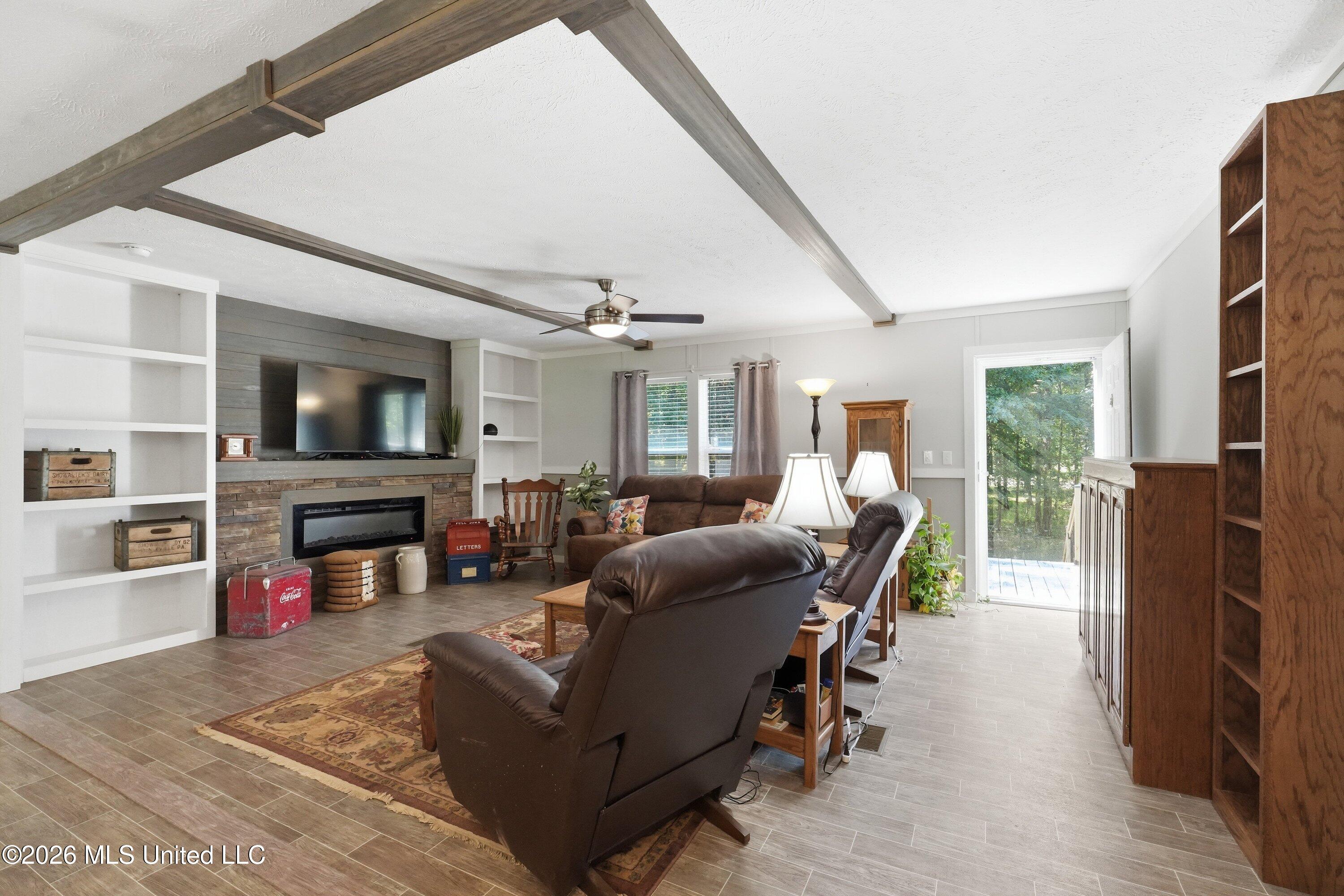2570 Ratliff Road Property Photo 6