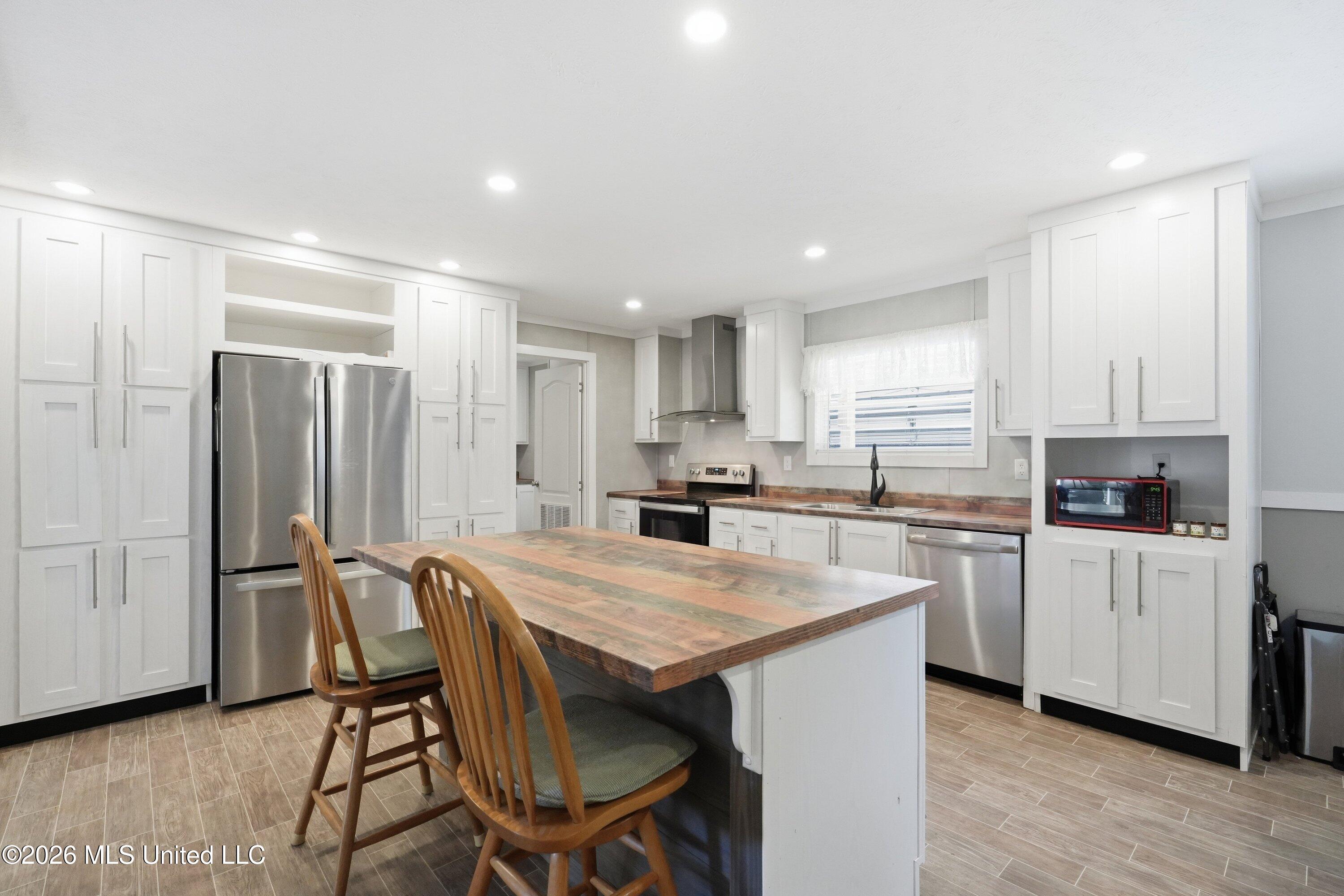 2570 Ratliff Road Property Photo 13