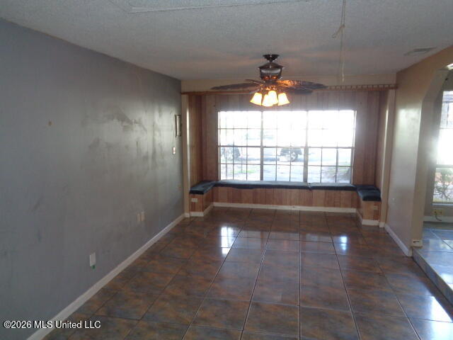 4618 Robinhood Drive Property Photo 3
