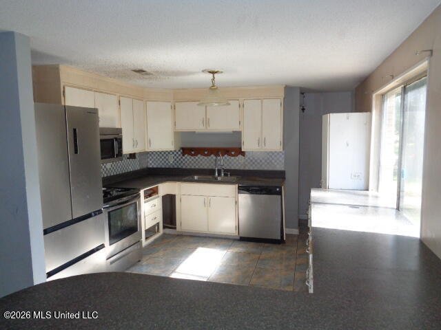 4618 Robinhood Drive Property Photo 4