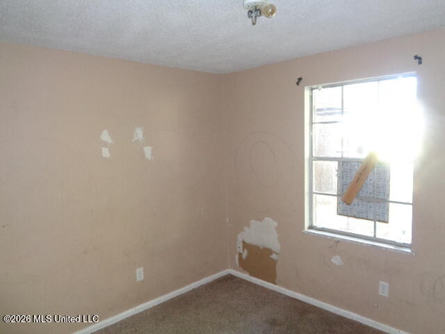 4618 Robinhood Drive Property Photo 9