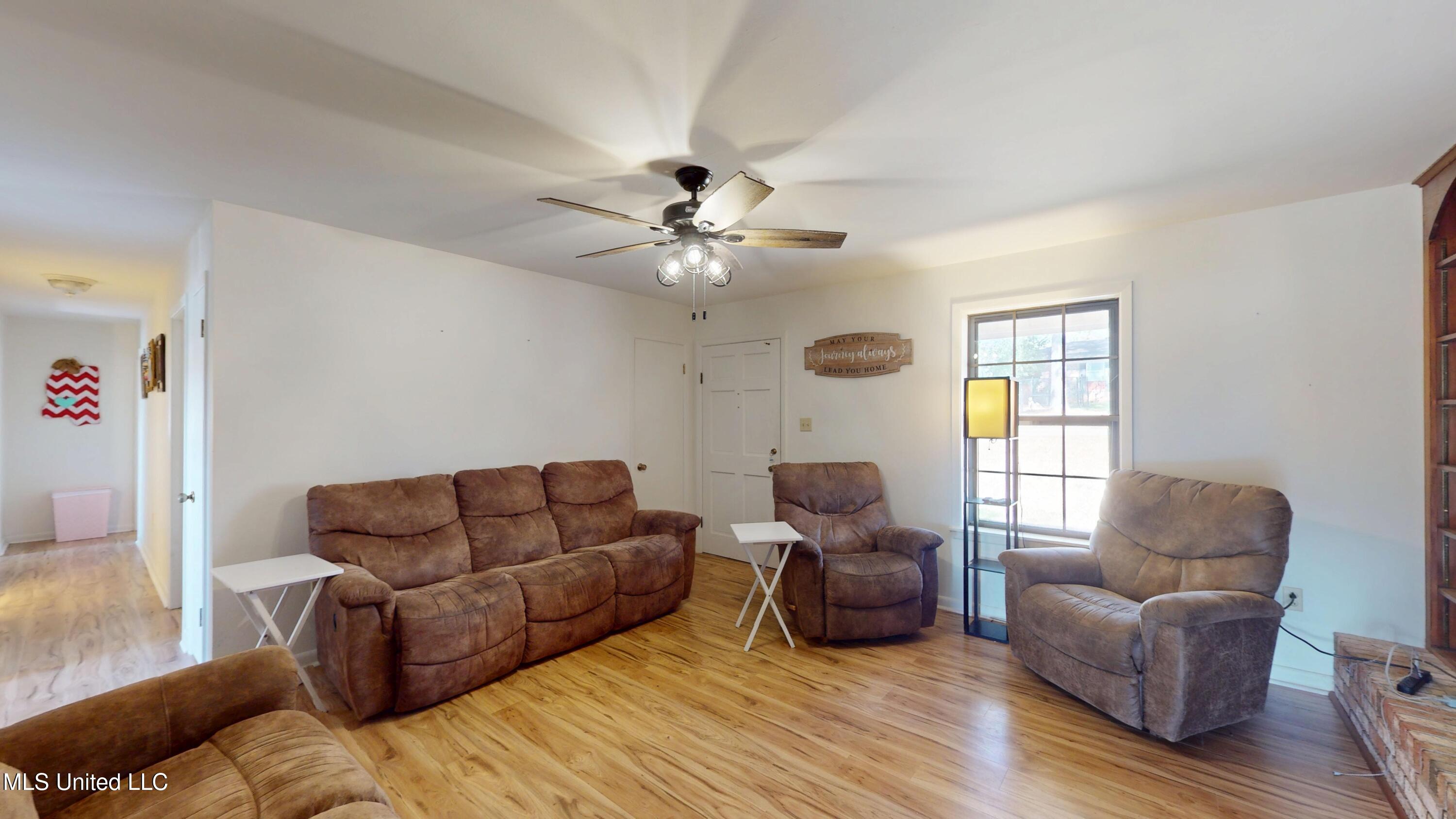 1002 Pecan Lane Property Photo 6