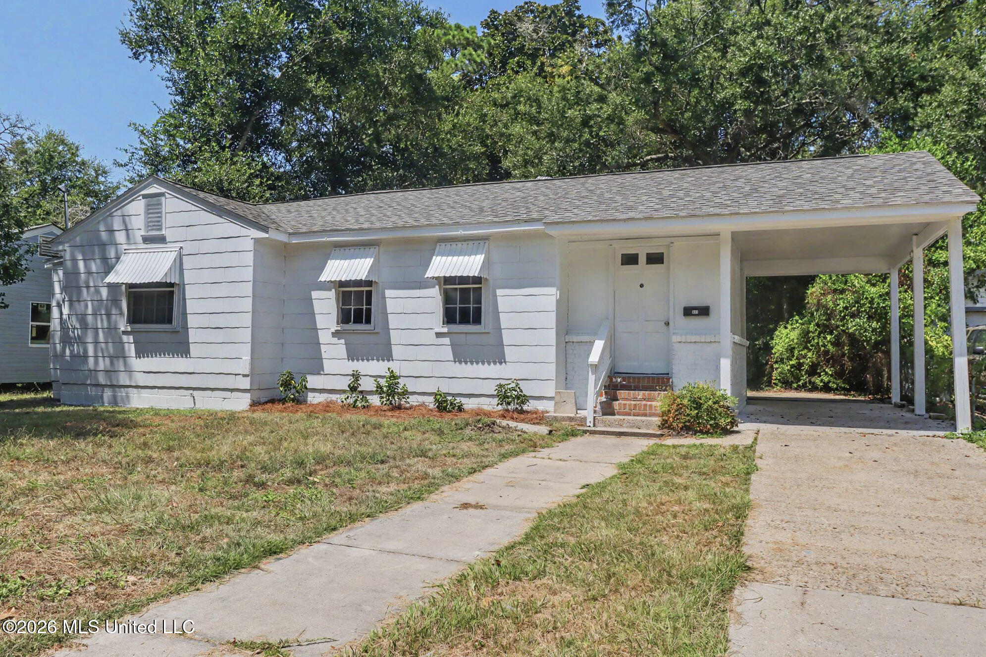 341 East Drive Property Photo 1