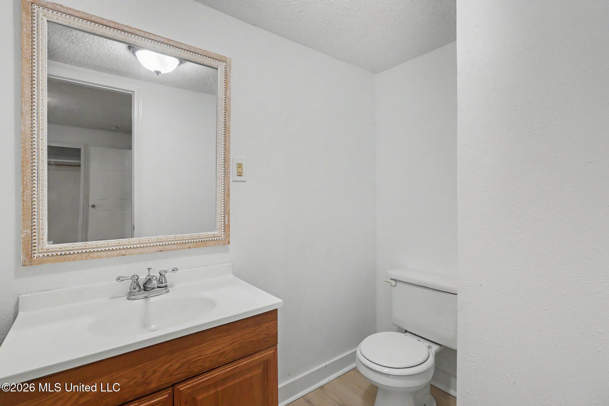 341 East Drive Property Photo 9