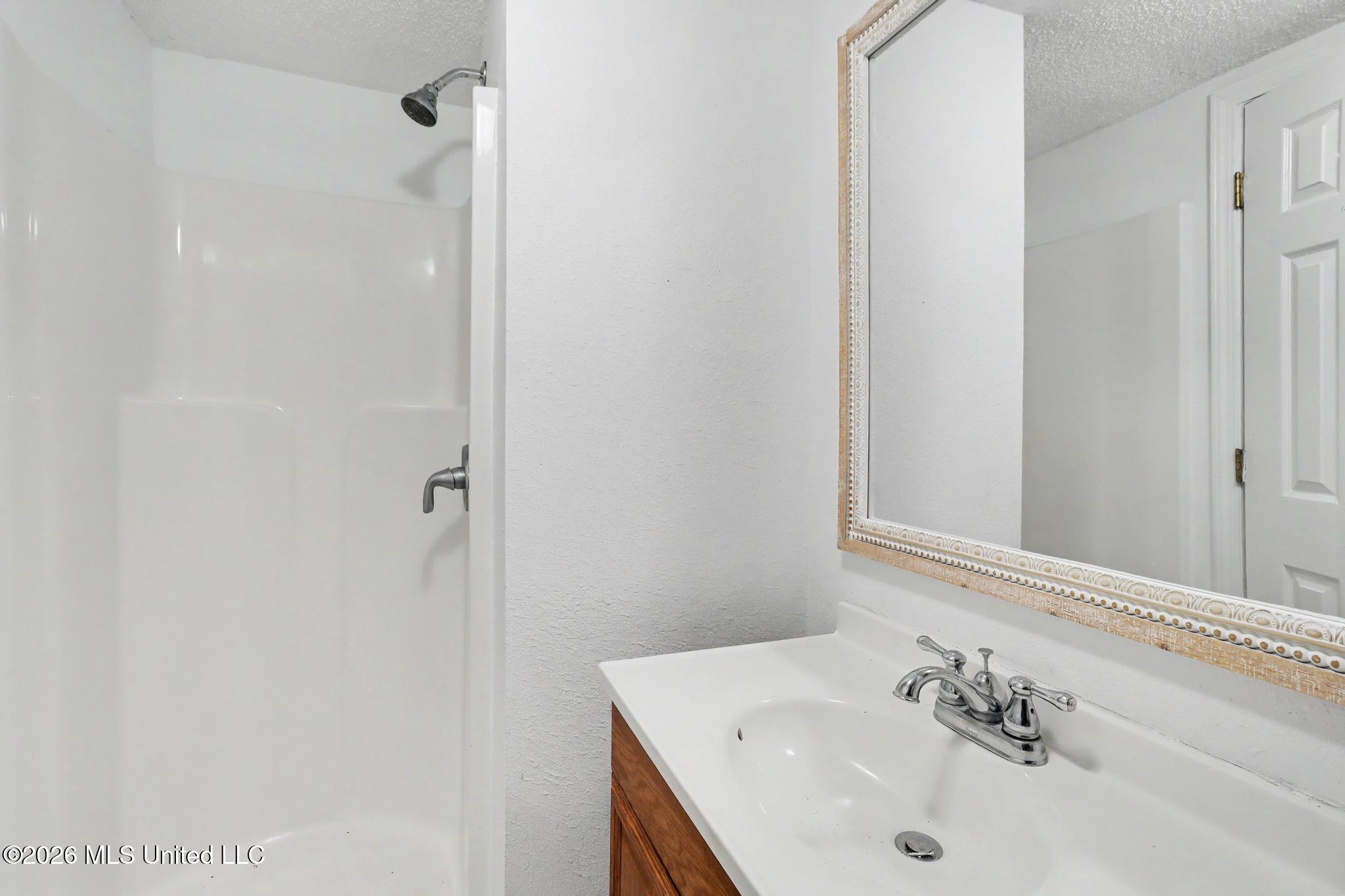 341 East Drive Property Photo 10