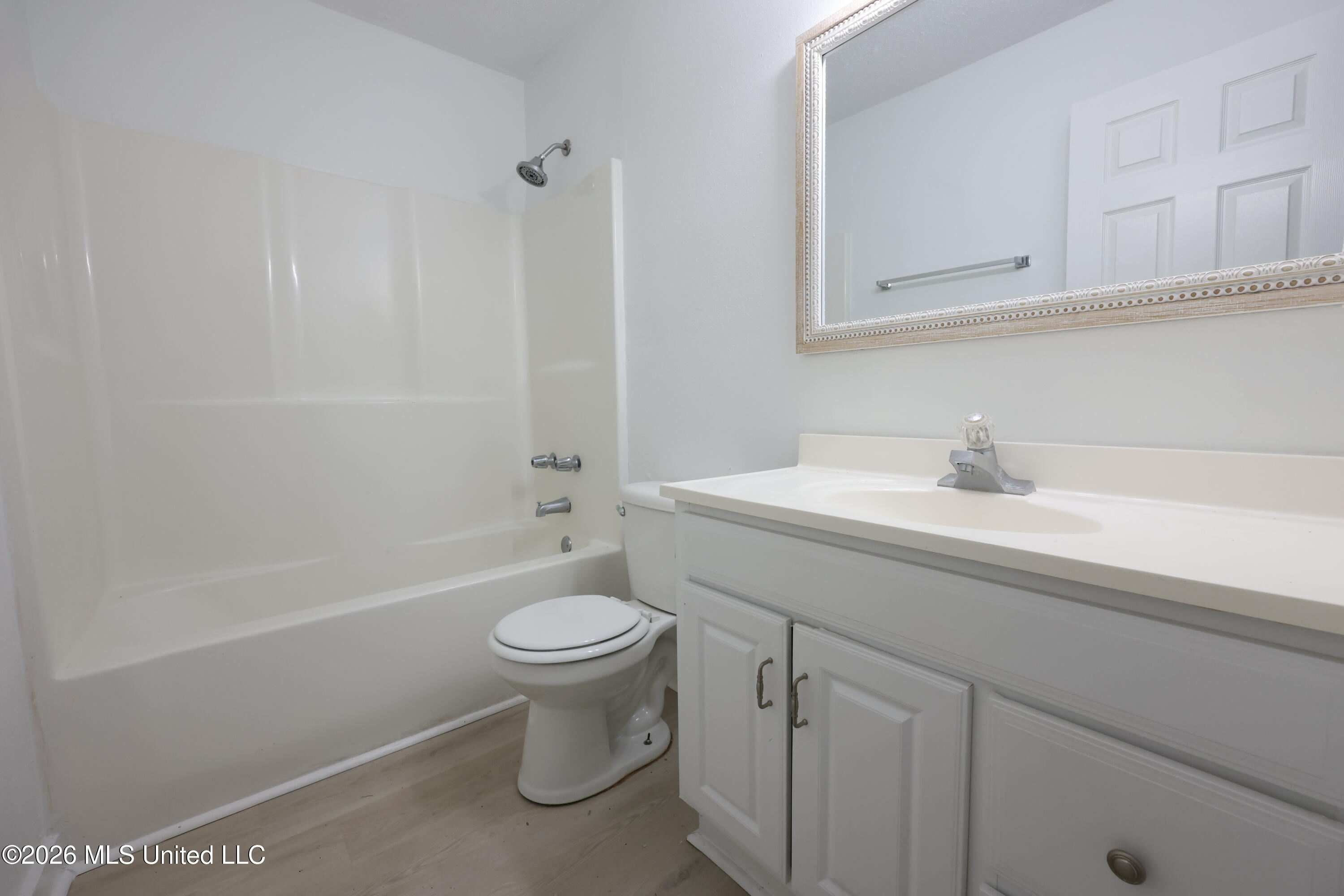 341 East Drive Property Photo 12