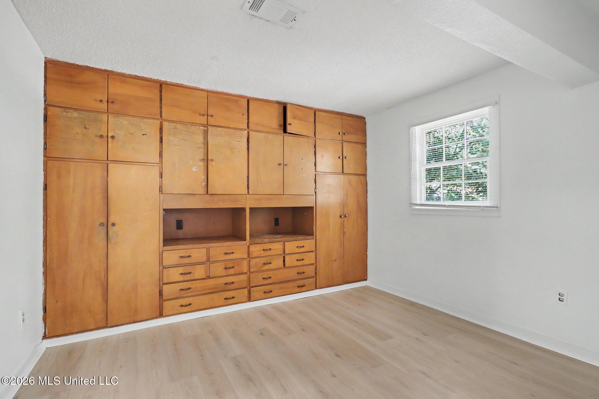 341 East Drive Property Photo 13