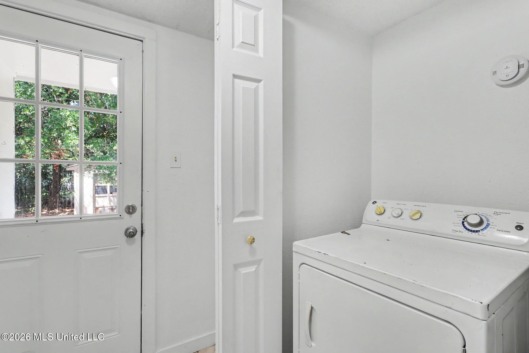 341 East Drive Property Photo 16