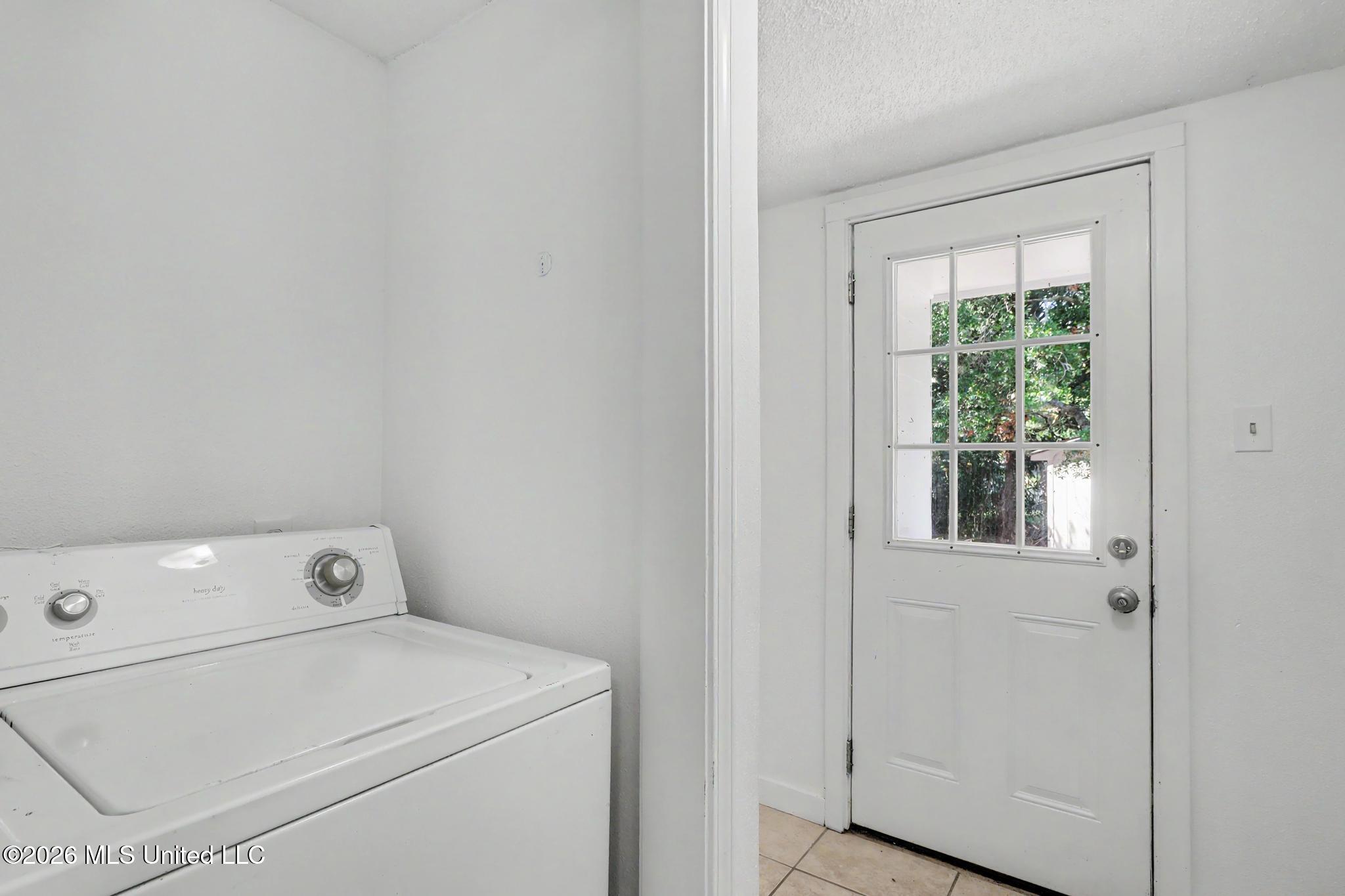 341 East Drive Property Photo 17