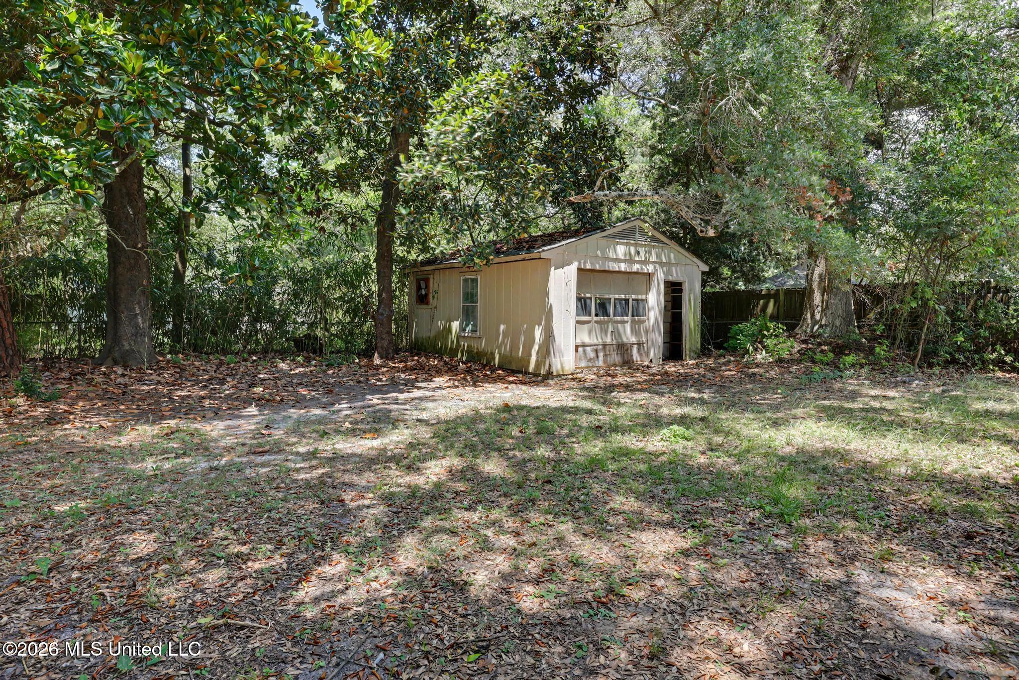 341 East Drive Property Photo 20