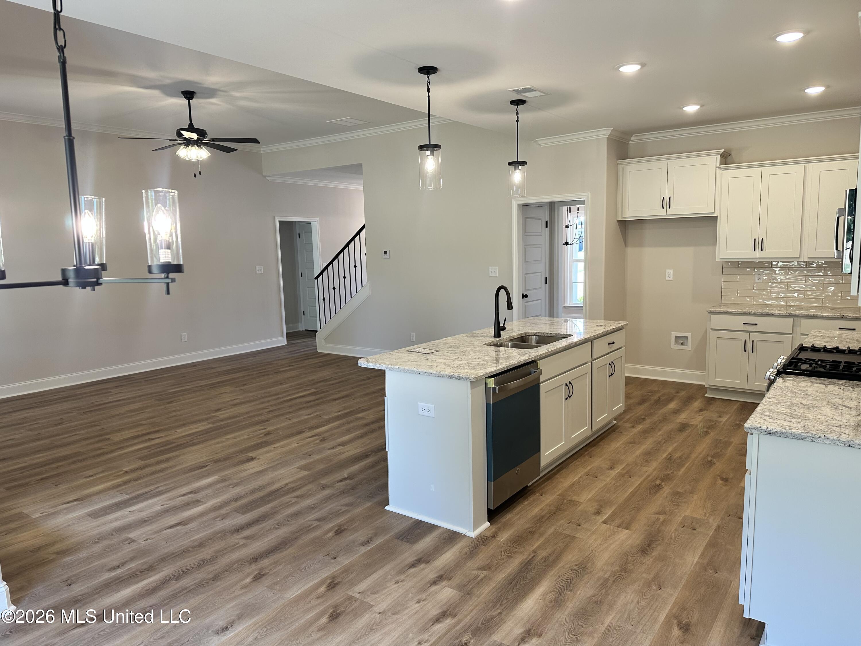 888 Hazelwood Drive Property Photo 3