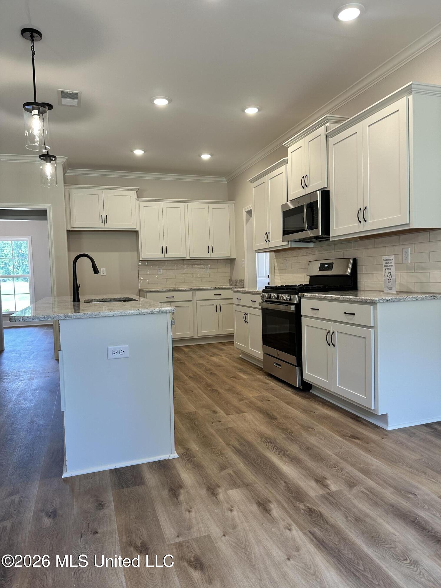 888 Hazelwood Drive Property Photo 4