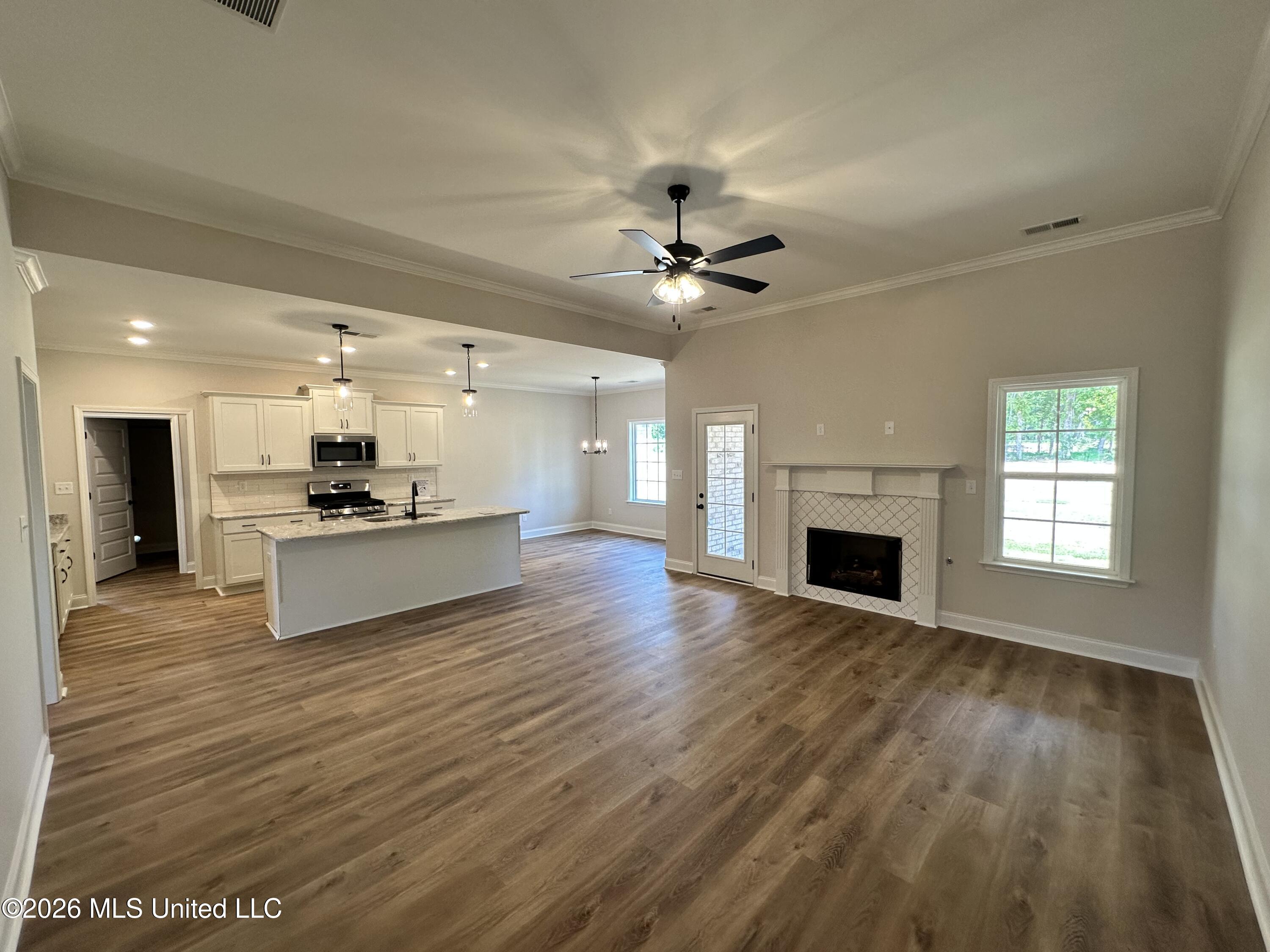 888 Hazelwood Drive Property Photo 6