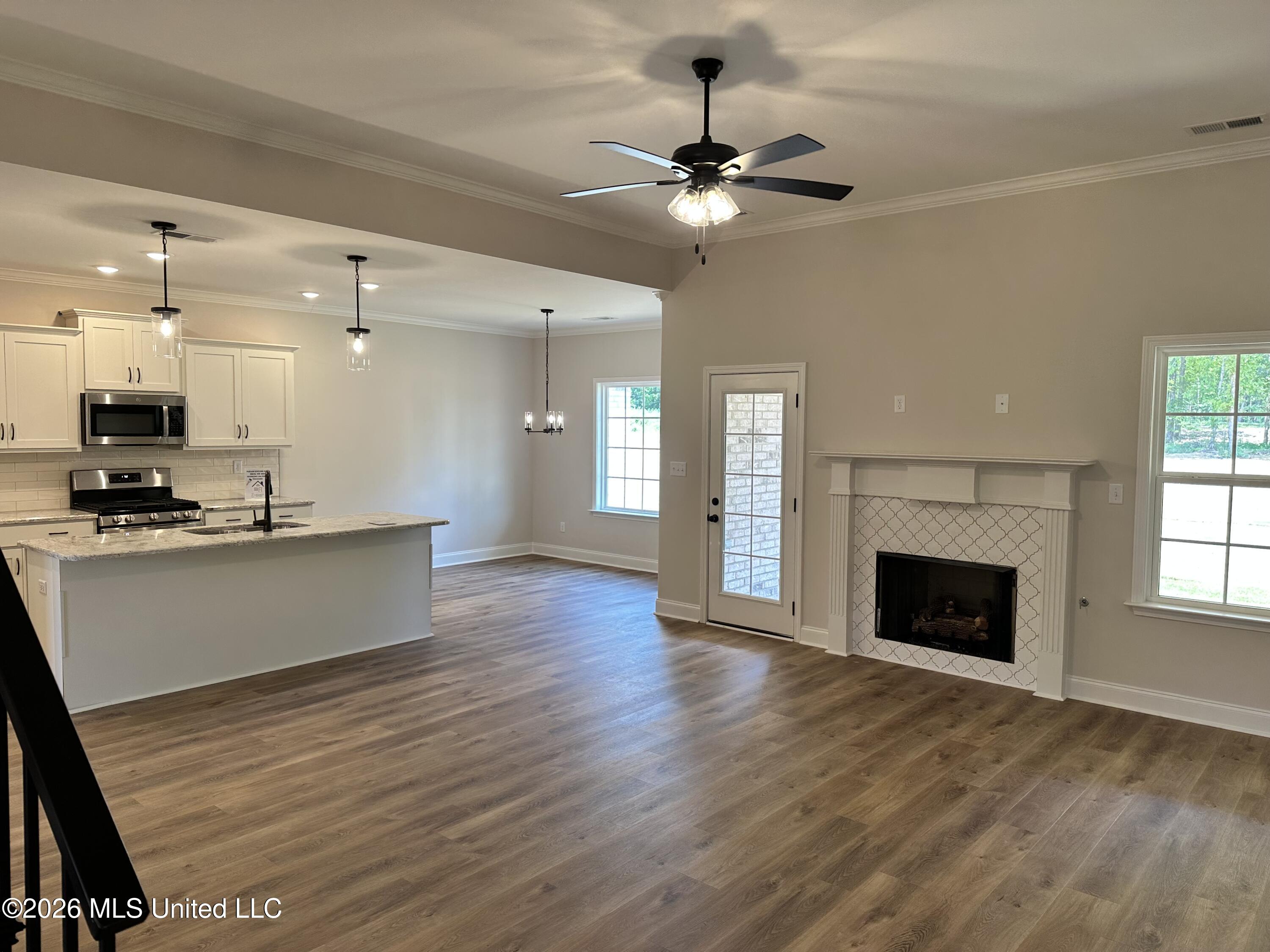 888 Hazelwood Drive Property Photo 8