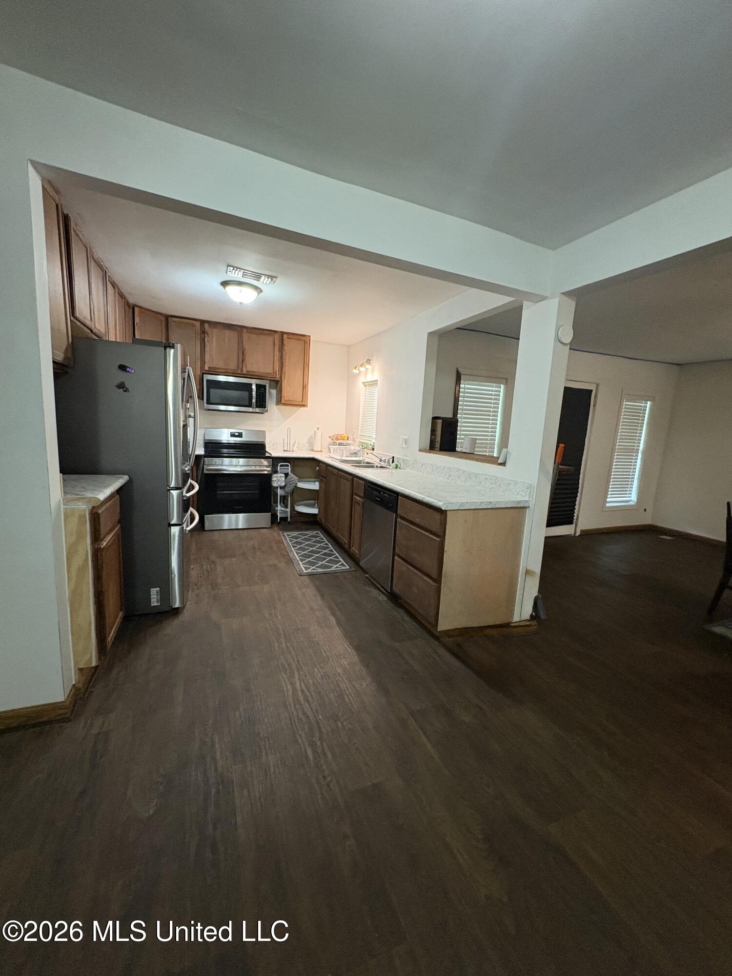 800 S Main Street Property Photo 4