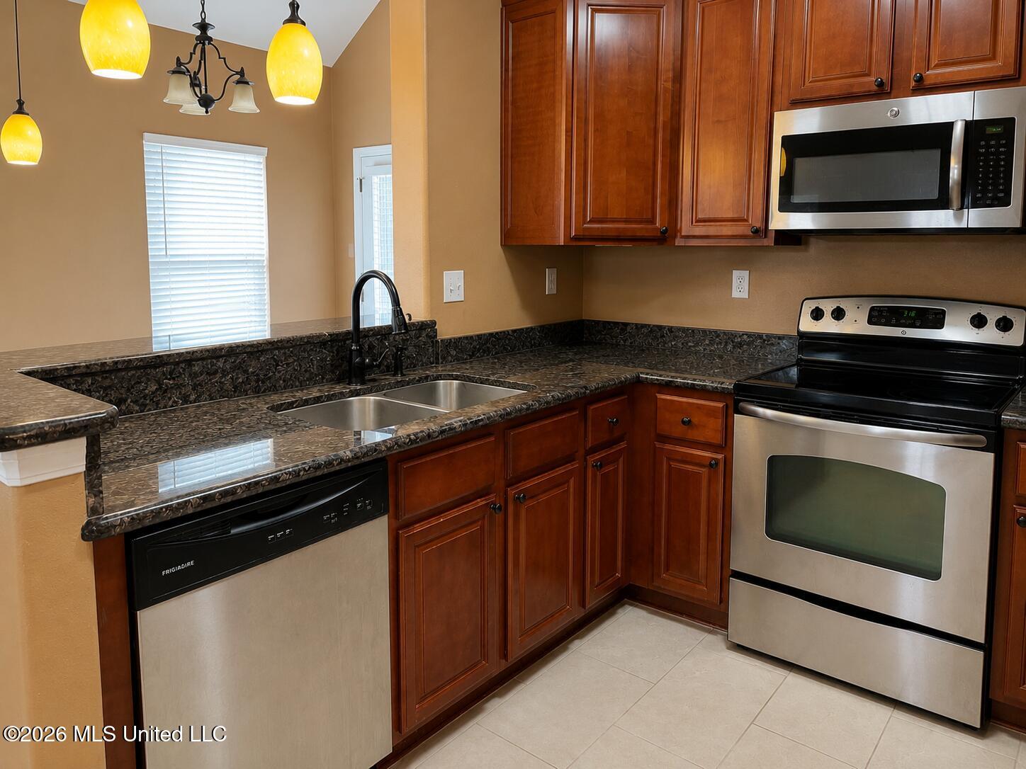 17063 Palm Ridge Drive Property Photo 4