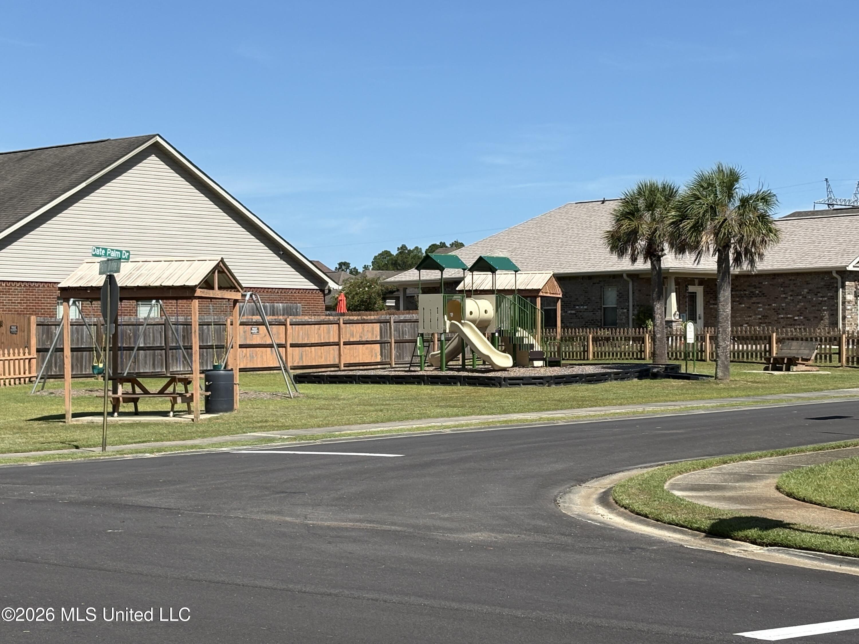17063 Palm Ridge Drive Property Photo 11
