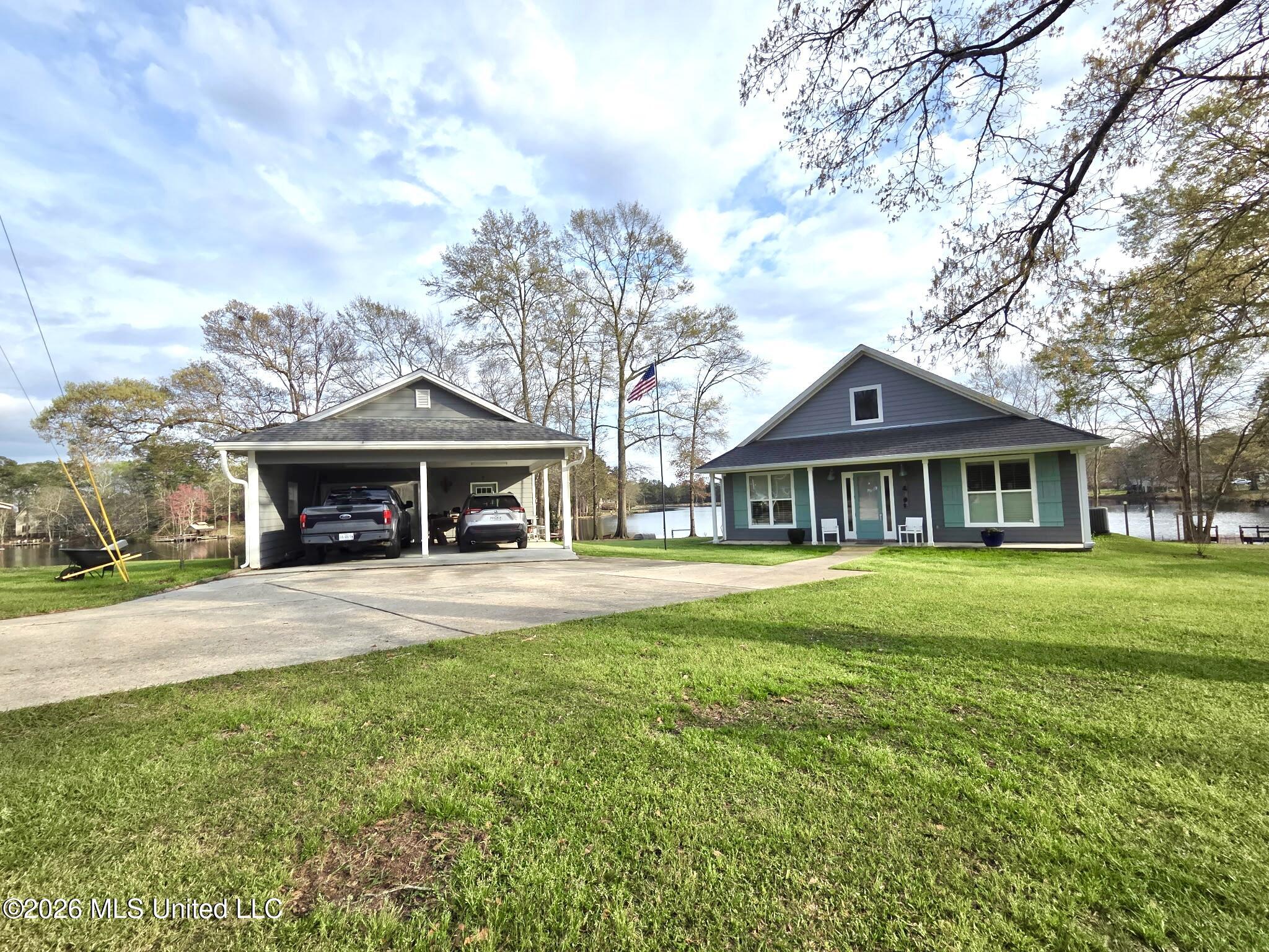 33 Scenic Point Property Photo 1