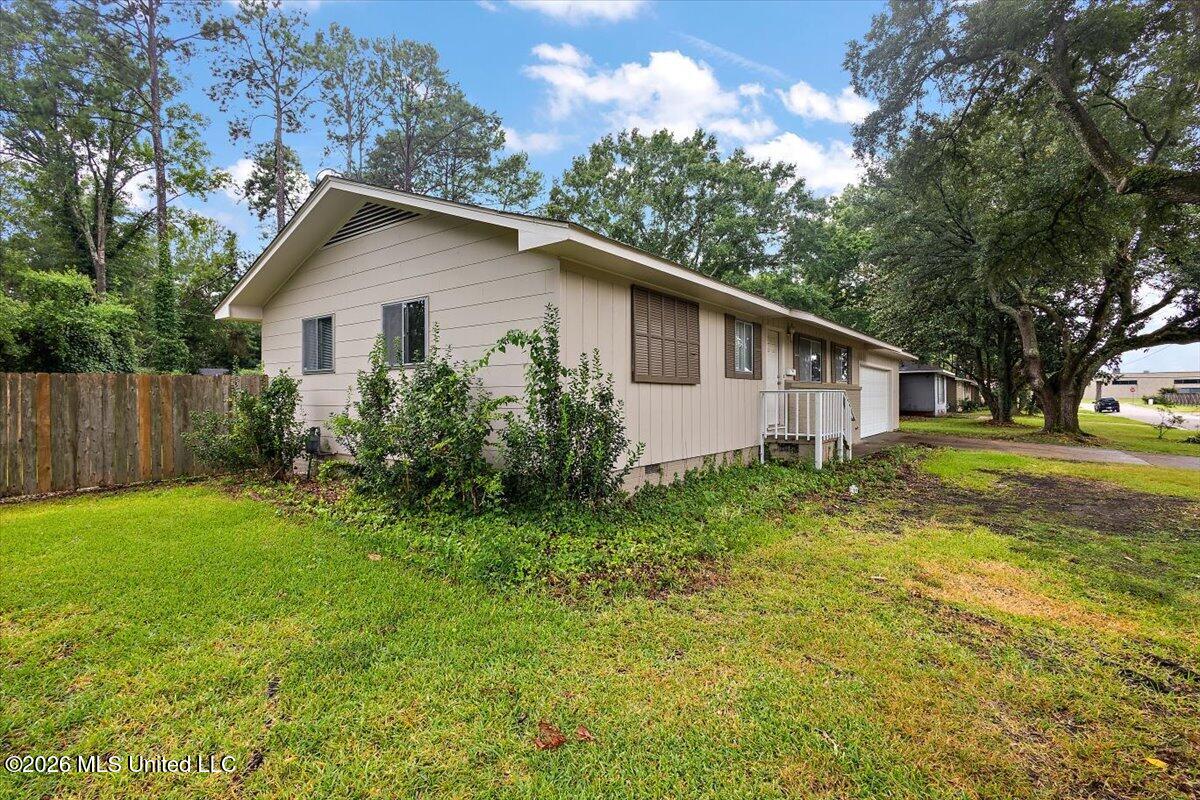 1431 Sheffield Drive Property Photo 3