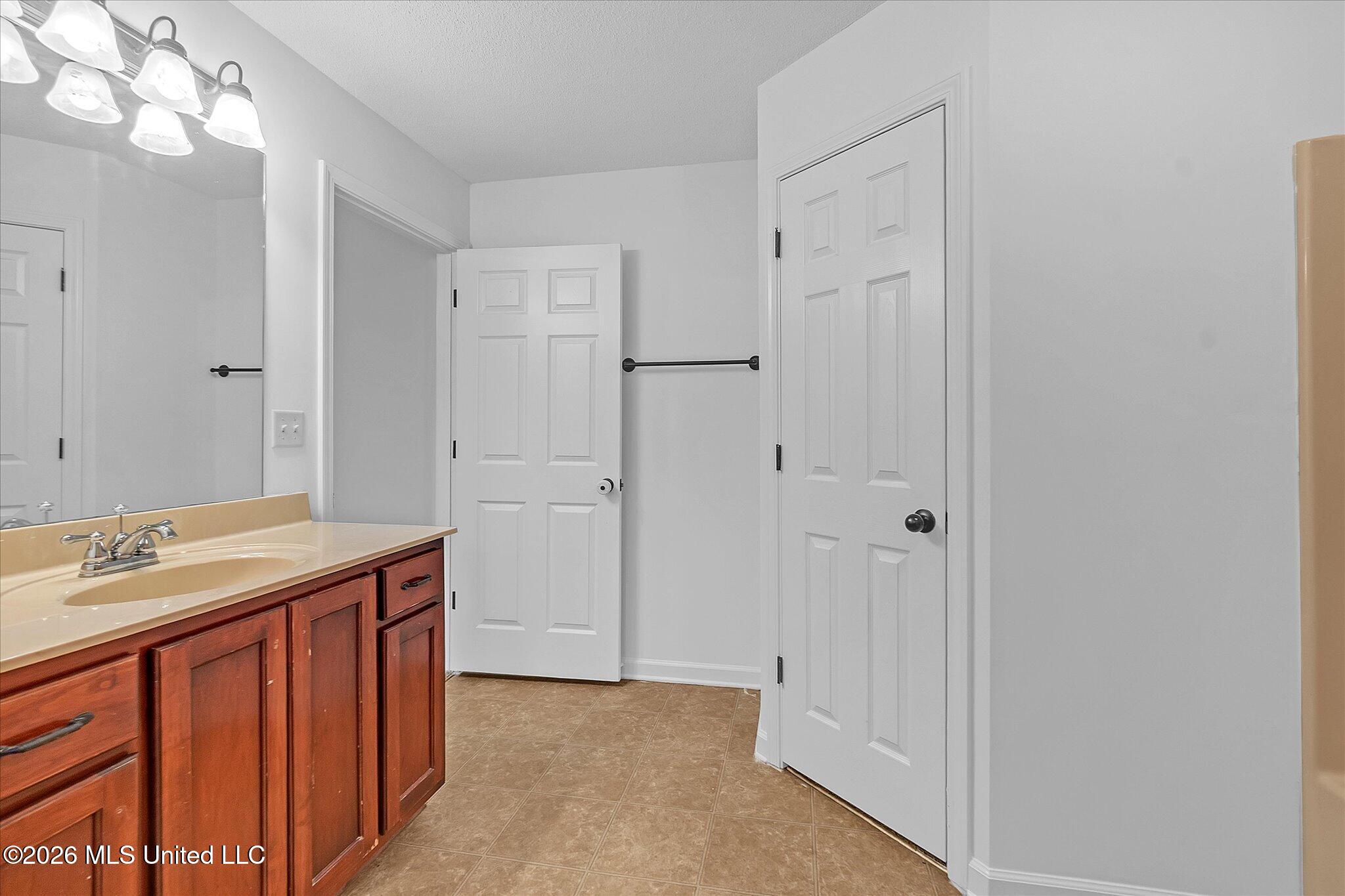 8378 Evening Sun Cove Property Photo 11