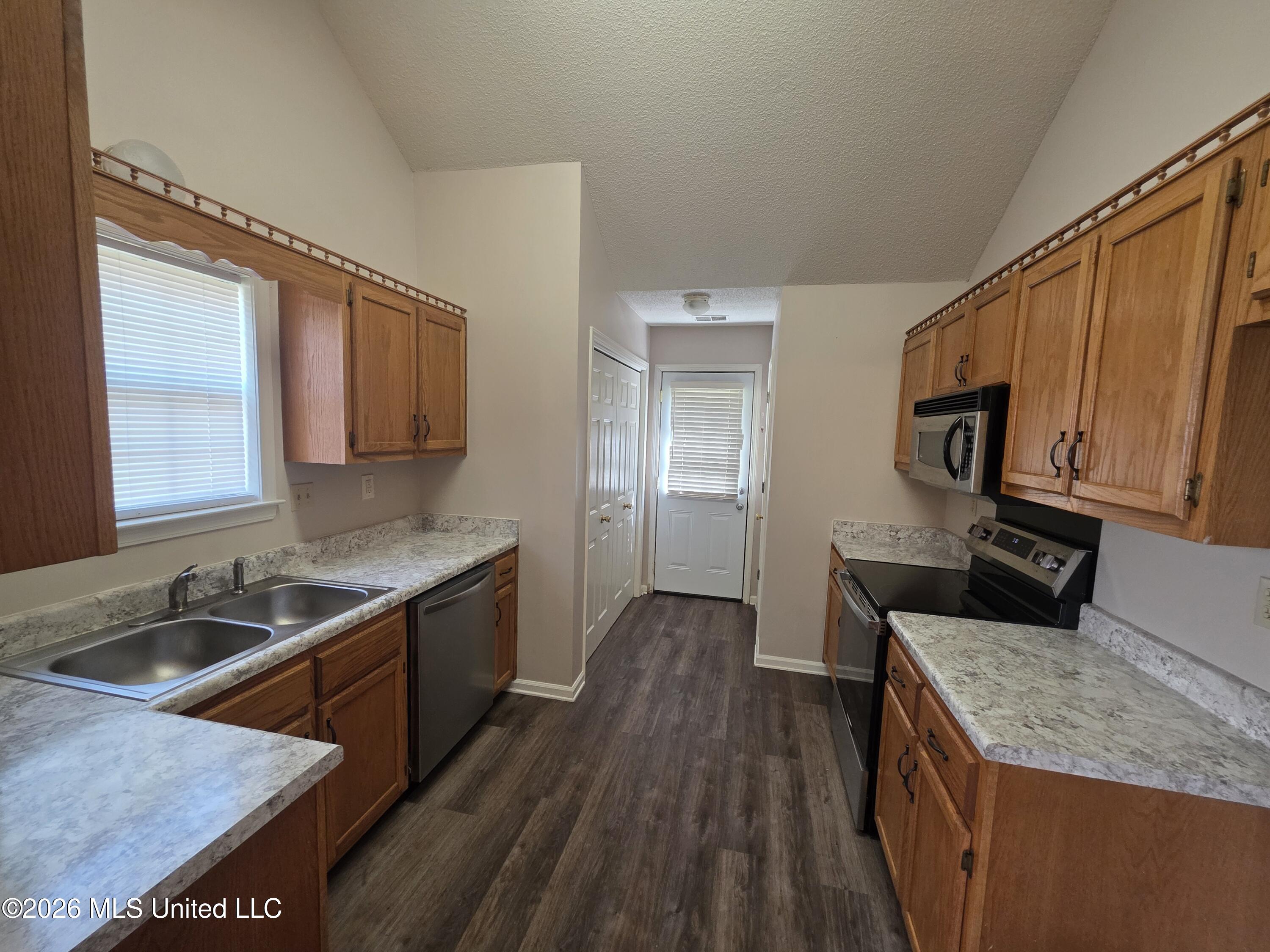 295 S Garden Walk Property Photo 2