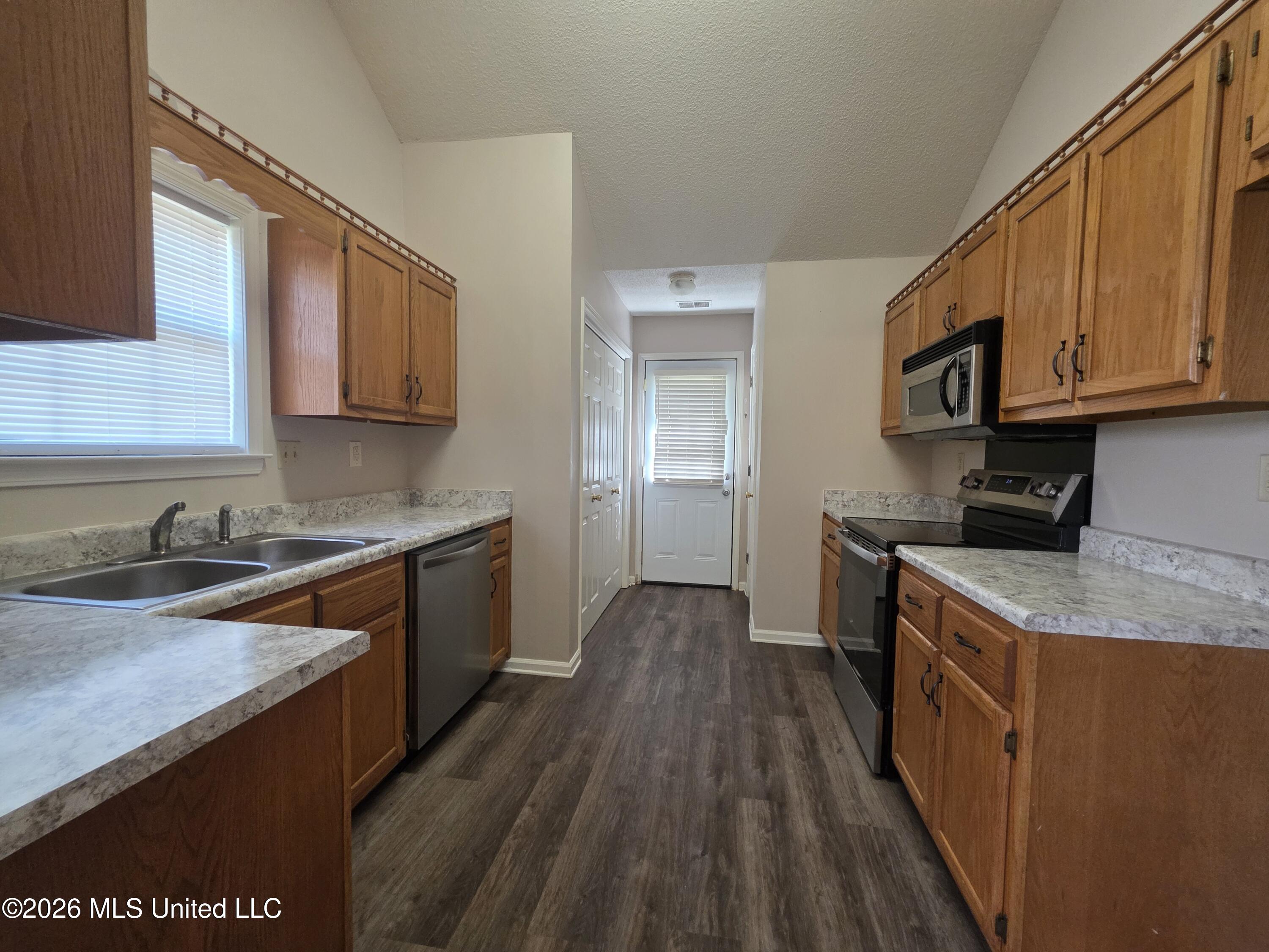 295 S Garden Walk Property Photo 3