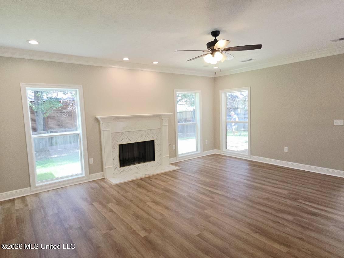 609 Kinsington Court Property Photo 8