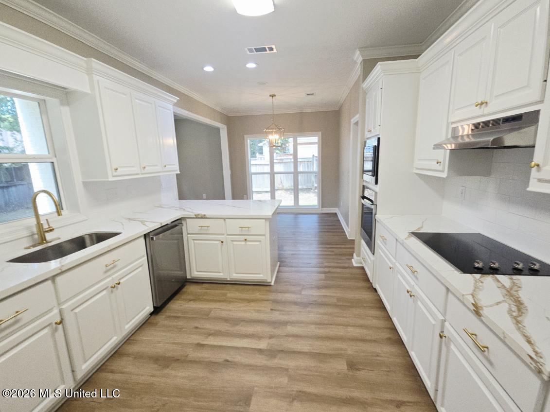 609 Kinsington Court Property Photo 9