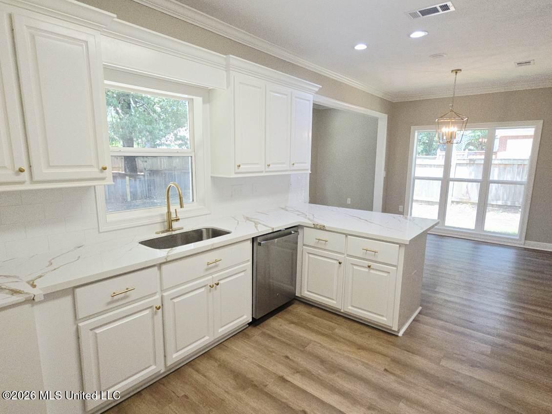 609 Kinsington Court Property Photo 12