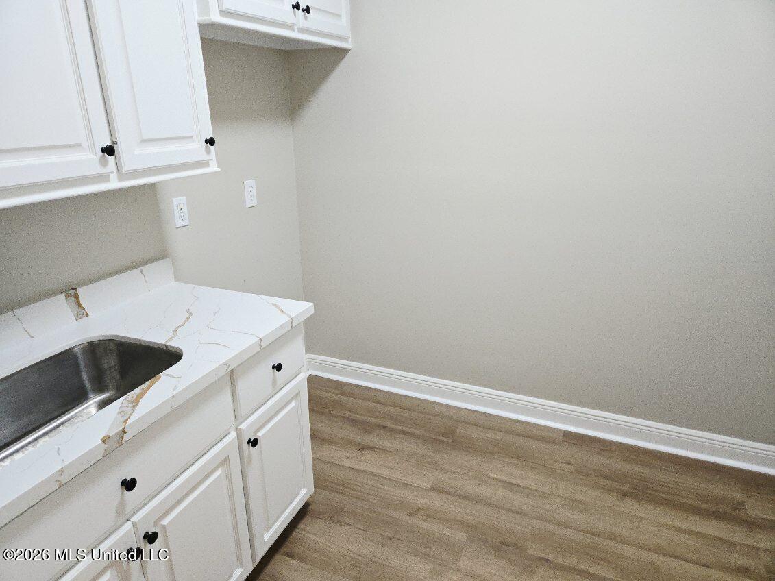 609 Kinsington Court Property Photo 16