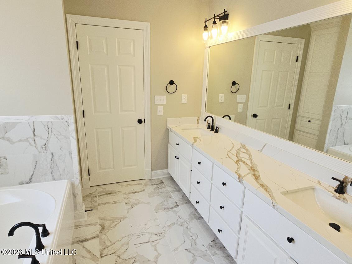 609 Kinsington Court Property Photo 21