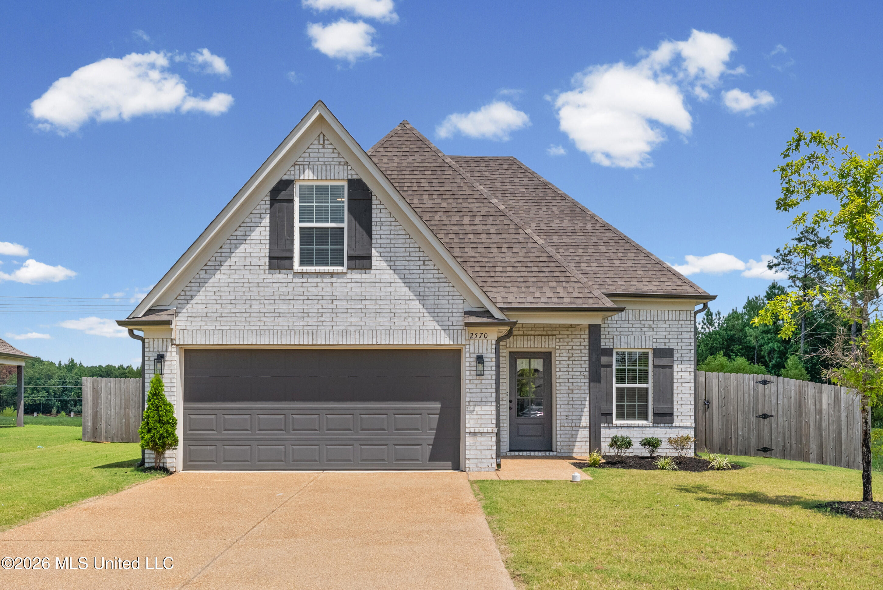 2570 Dela Drive Property Photo 1