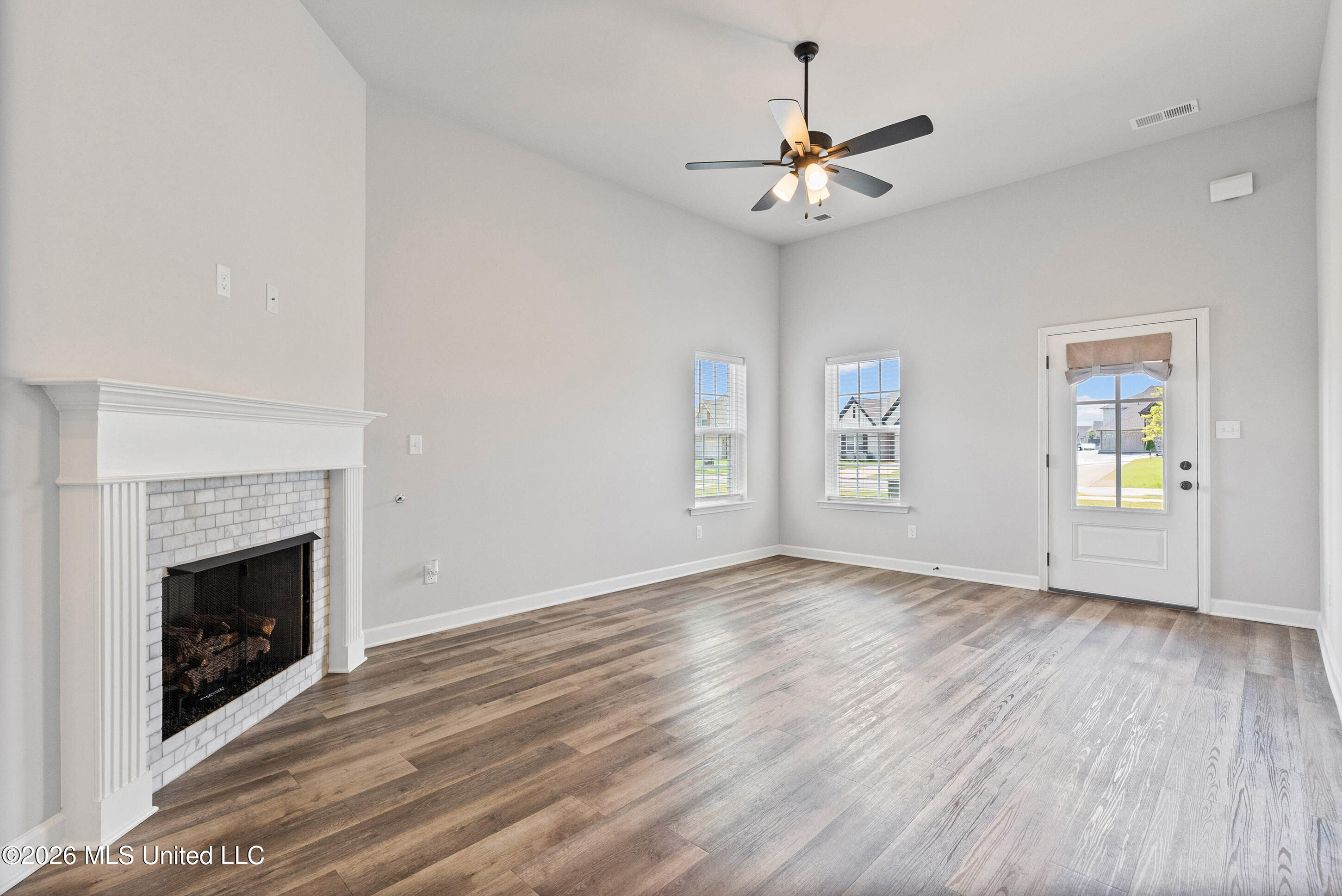 2570 Dela Drive Property Photo 4