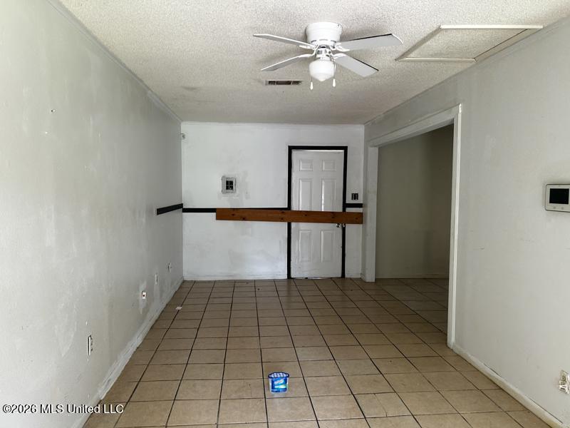 4118 Washington Drive Property Photo 2